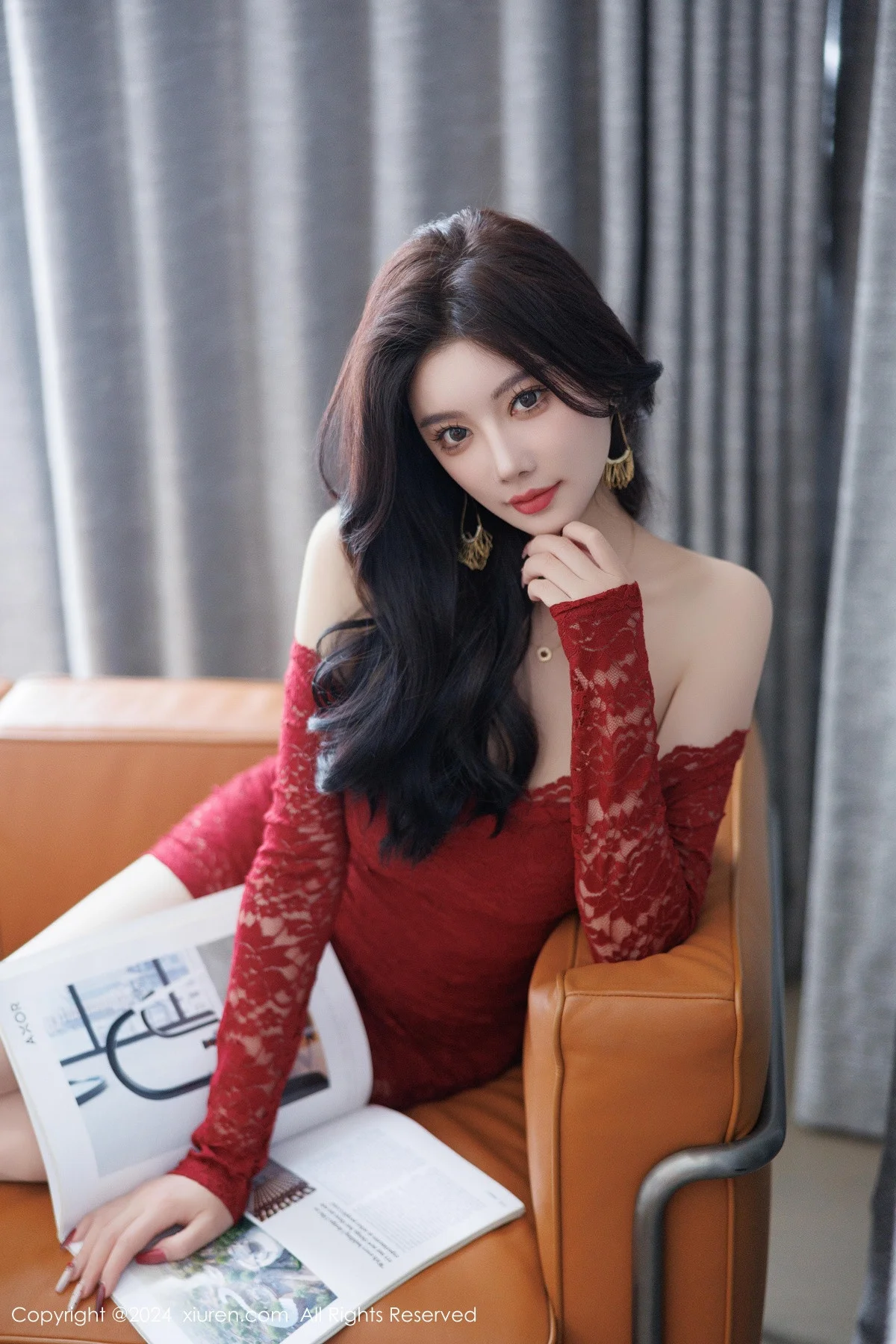 杨晨晨Yome红色连衣短裙+黑色情趣内衣秀丰腴身姿绝美写真 第 17 张