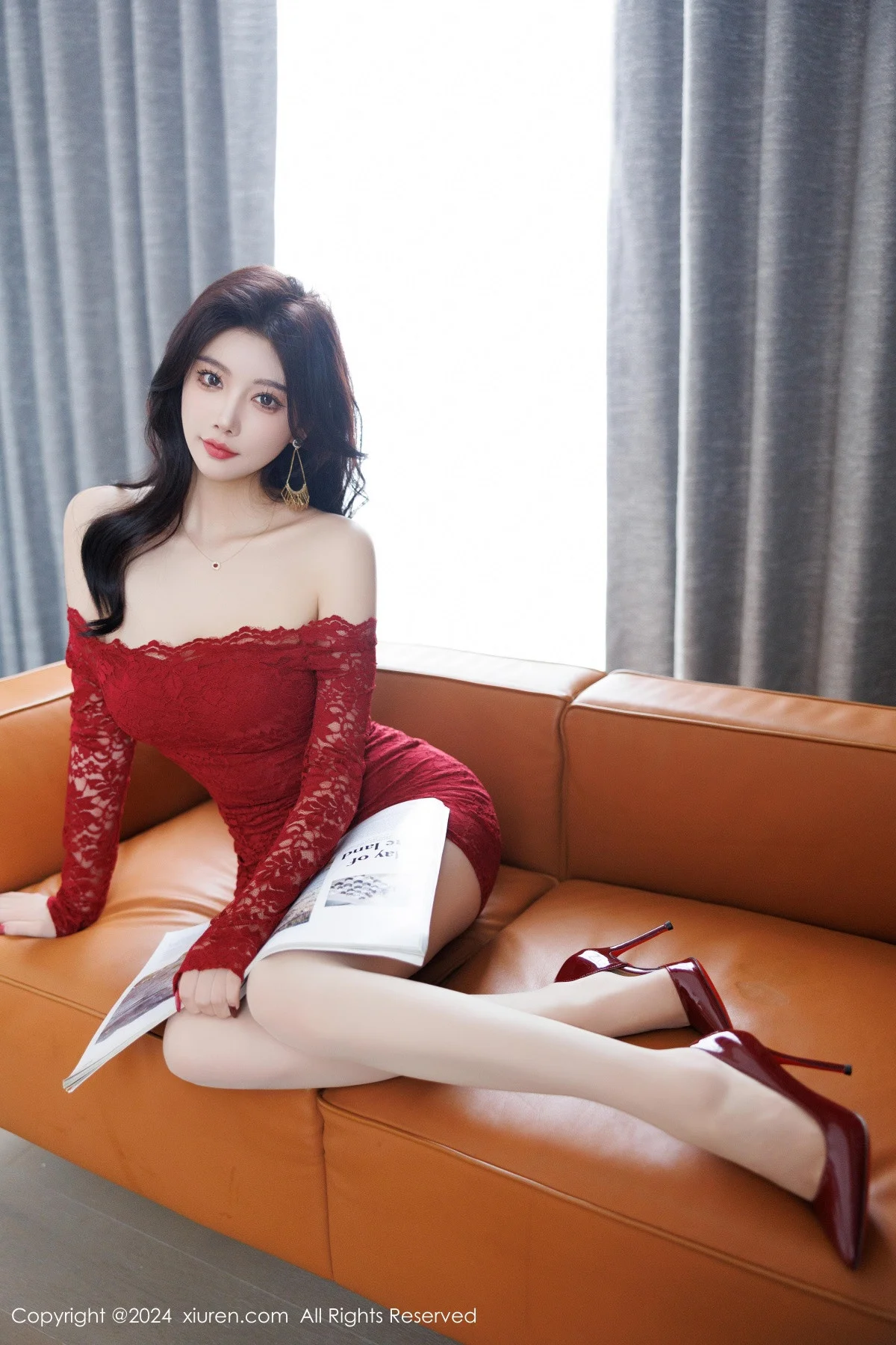 杨晨晨Yome红色连衣短裙+黑色情趣内衣秀丰腴身姿绝美写真 第 22 张
