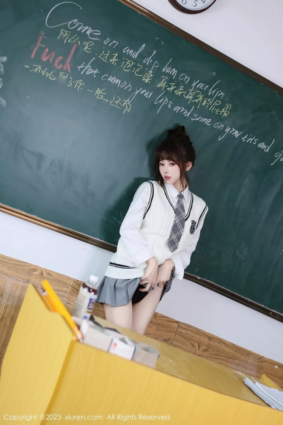 白笑笑性感白色学妹制服露轻透内衣黑丝袜秀美腿绝美写真 第 15 张