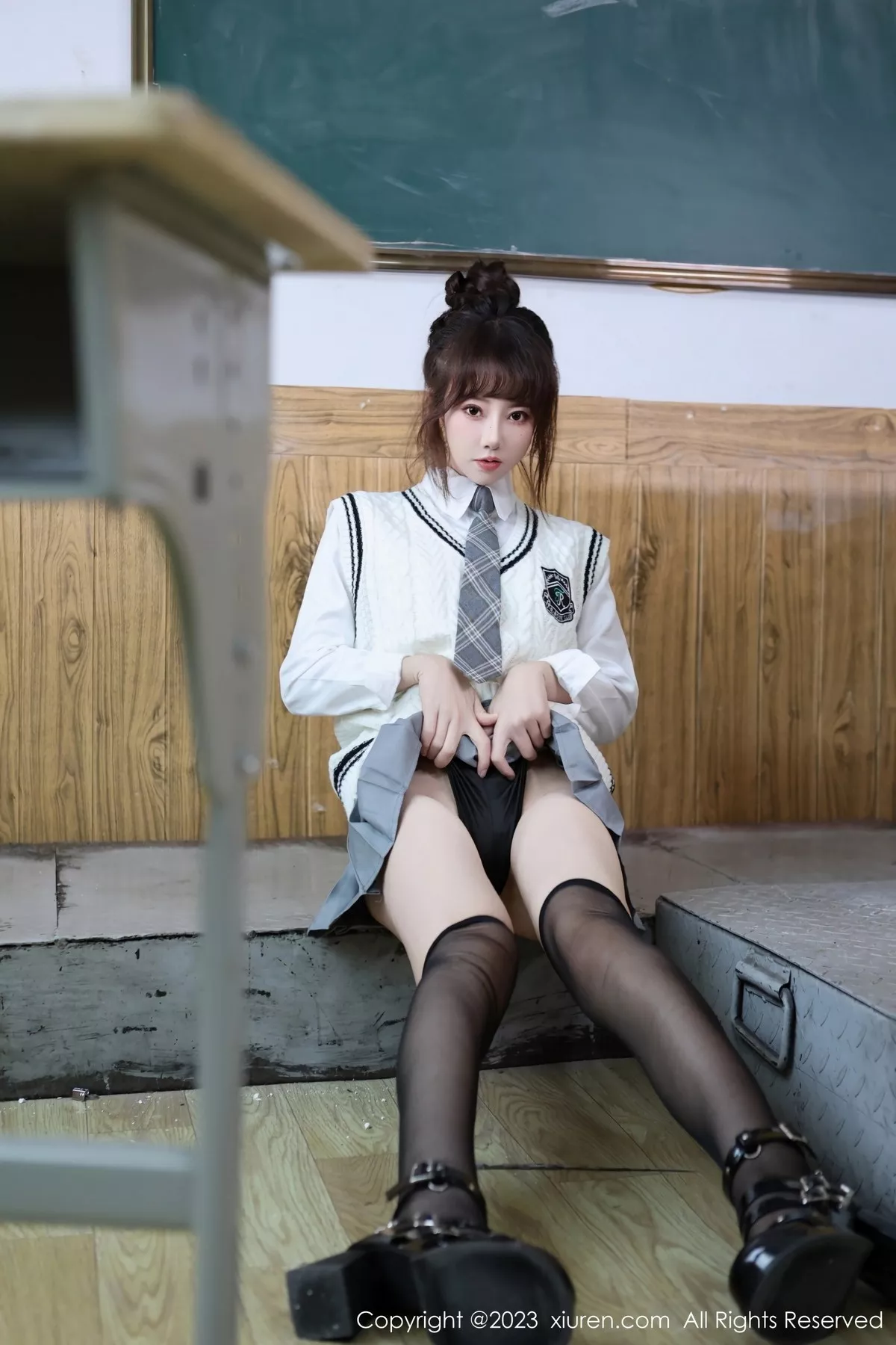 白笑笑性感白色学妹制服露轻透内衣黑丝袜秀美腿绝美写真 第 17 张