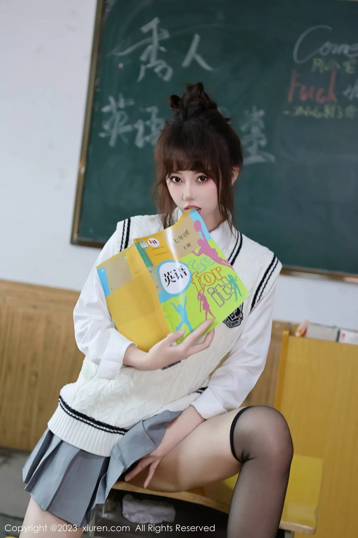 白笑笑性感白色学妹制服露轻透内衣黑丝袜秀美腿绝美写真 第 21 张