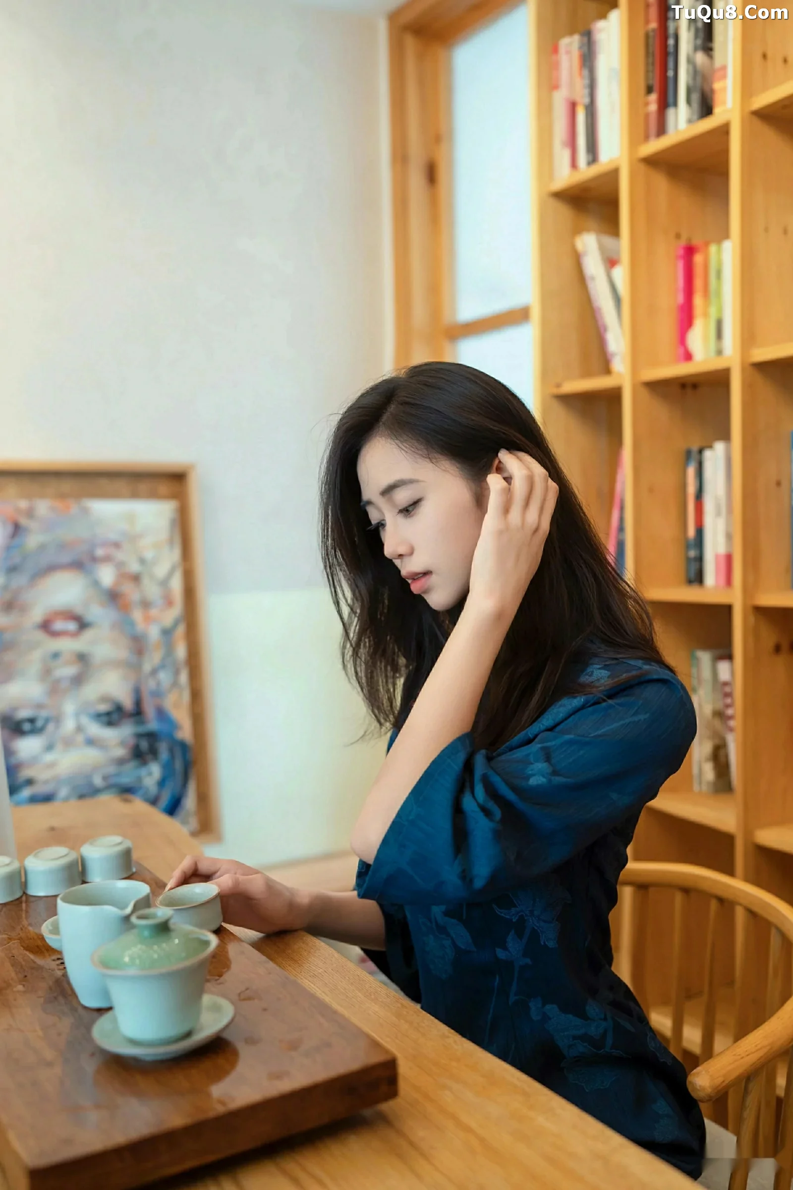 时安安性感深色旗袍露黑色内衣配开档肉丝秀美腿绝美写真 第 2 张