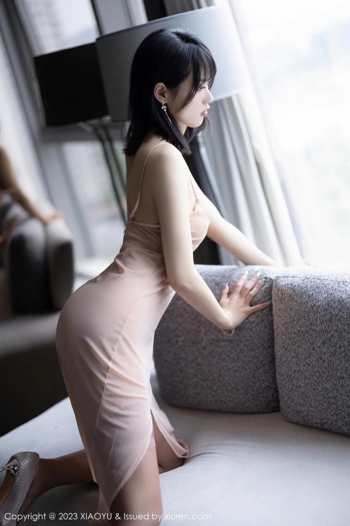 林子遥性感粉灰色吊带长裙配灰色丝袜秀曼妙身姿绝美写真 第 64 张