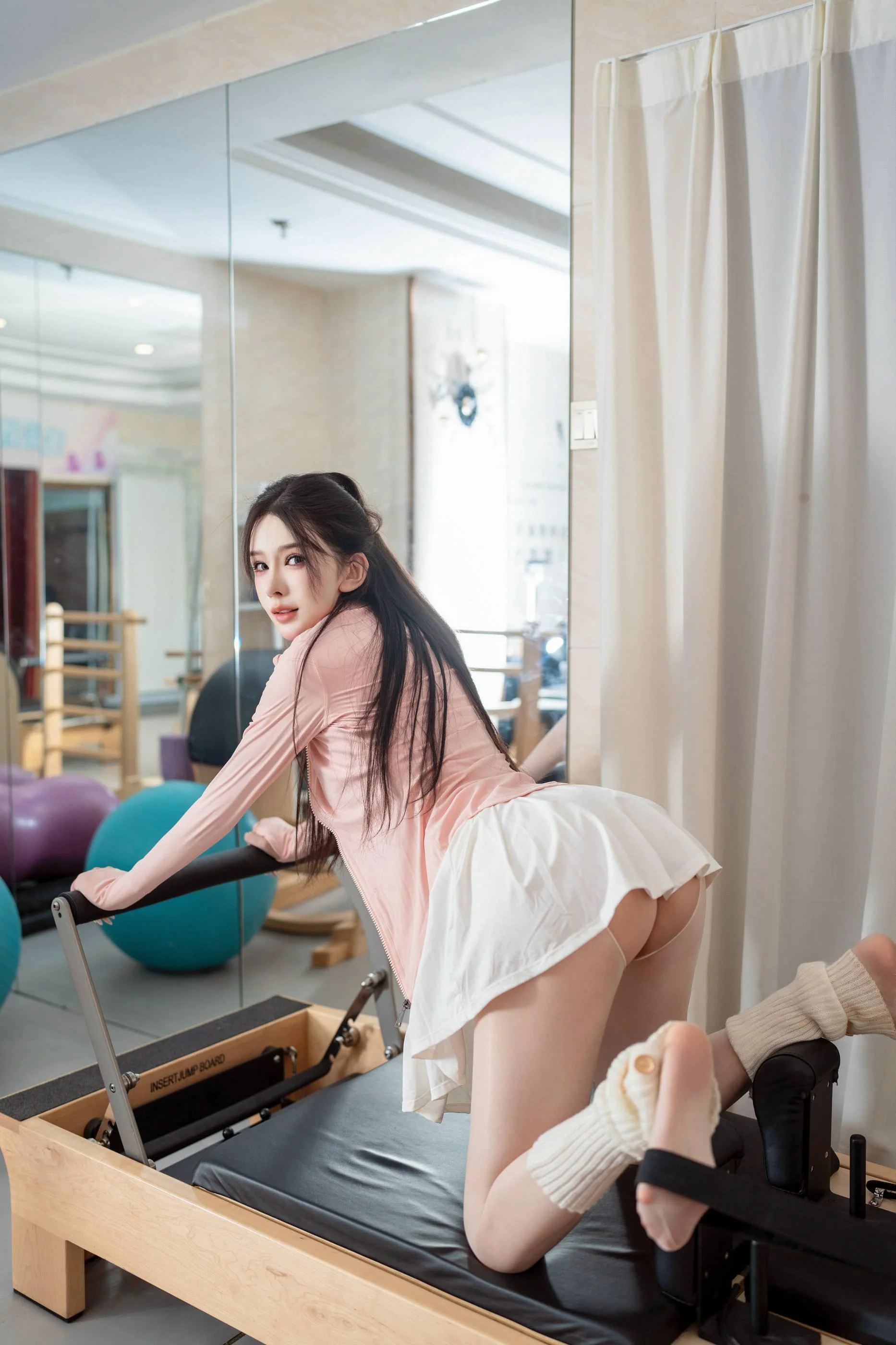 [秀人付费] 李丽莎 诱人私拍福利 双人缠绵 第 1 张