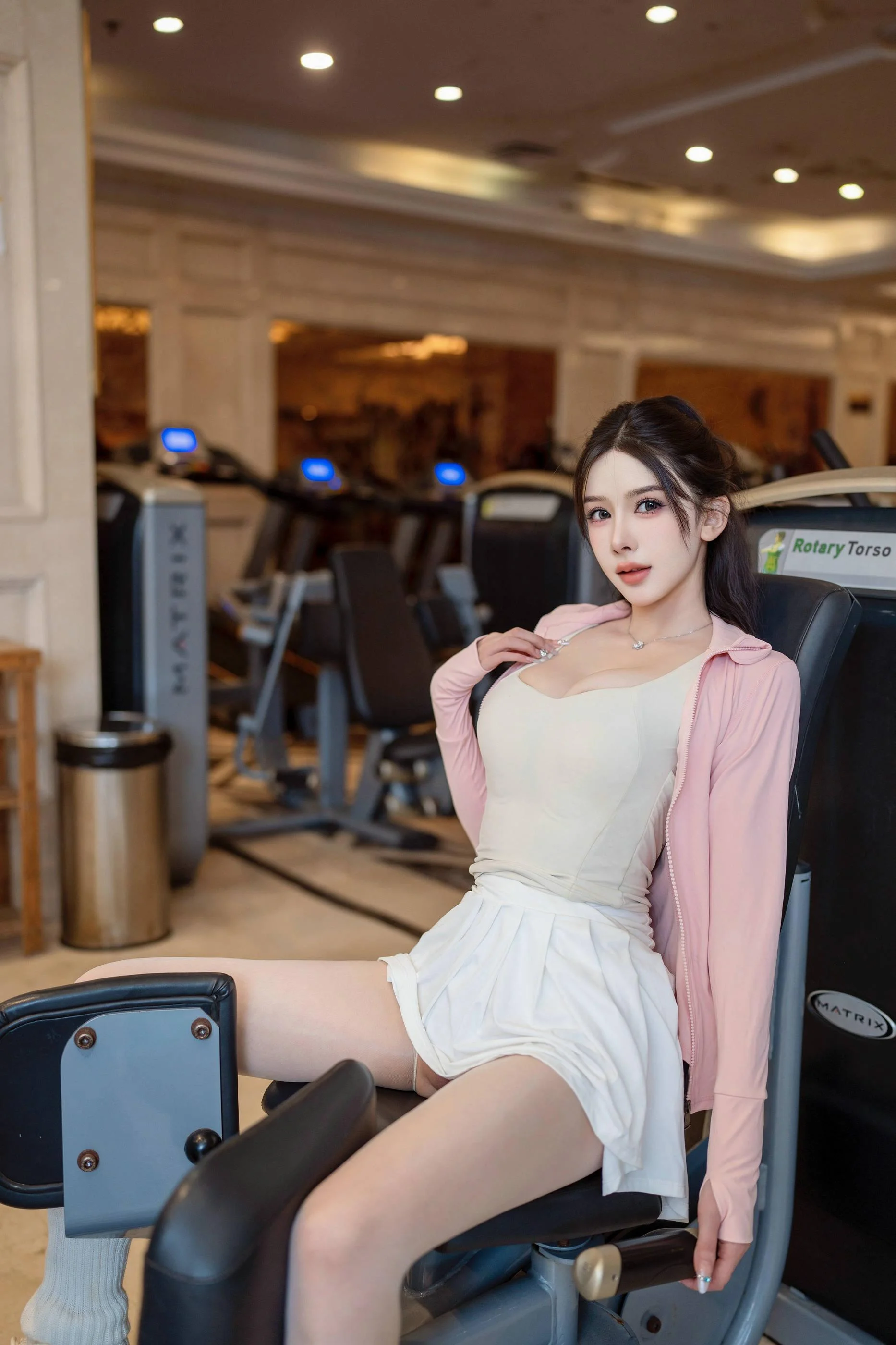 [秀人付费] 李丽莎 诱人私拍福利 双人缠绵 第 16 张