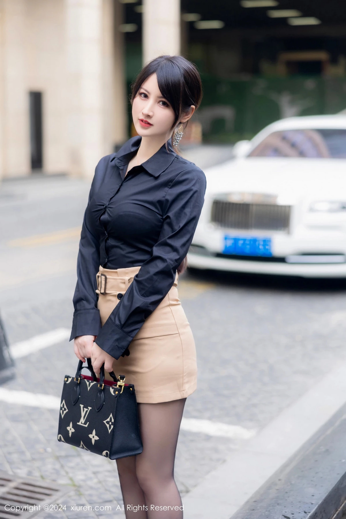 诗诗kiki性感黑色OL服饰露红色内衣秀丰腴身材撩人绝美写真 第 8 张