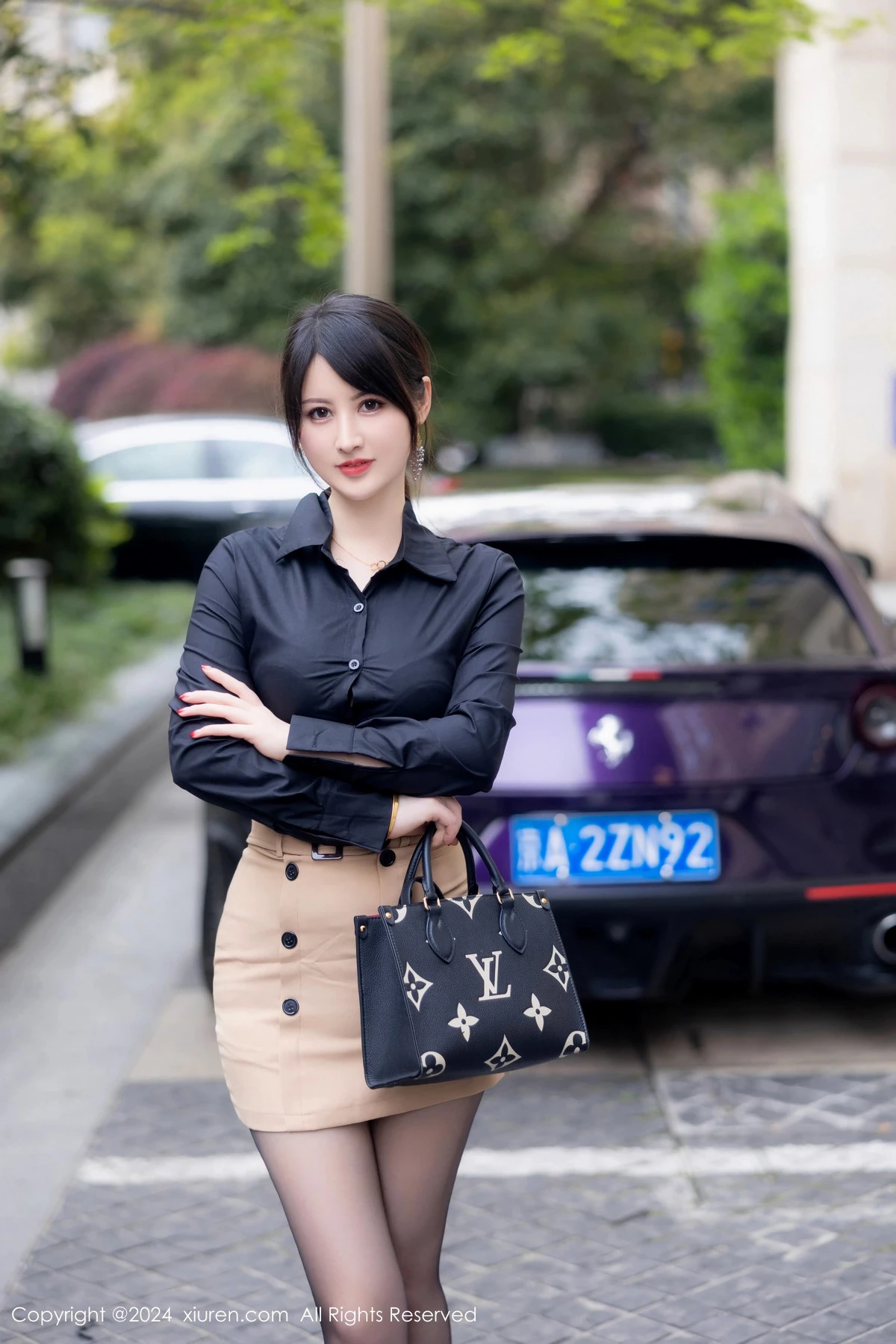 诗诗kiki性感黑色OL服饰露红色内衣秀丰腴身材撩人绝美写真 第 9 张