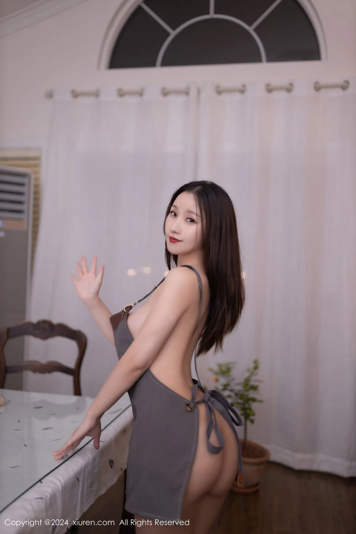 杏子Yada咖啡师装扮性感V领T恤配肉丝袜秀曼妙身姿绝美写真 第 80 张