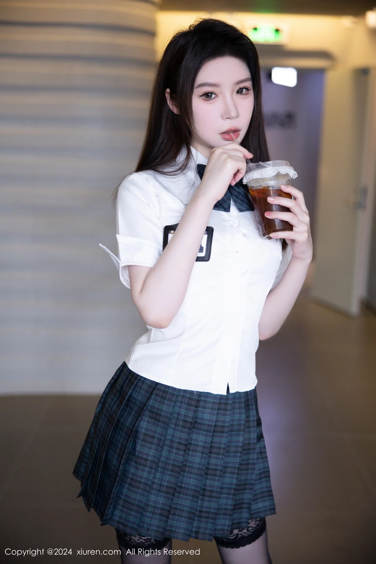 梦心玥性感JK制服配黑丝袜露白色内衣秀高挑身材绝美写真 第 10 张