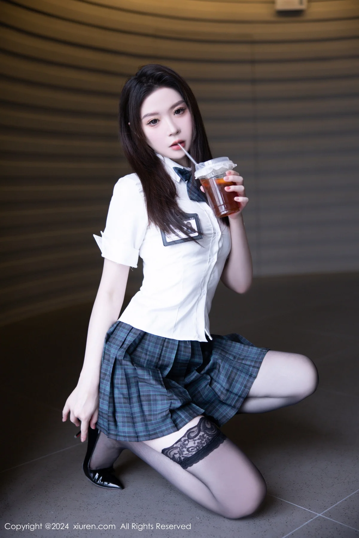 梦心玥性感JK制服配黑丝袜露白色内衣秀高挑身材绝美写真 第 18 张
