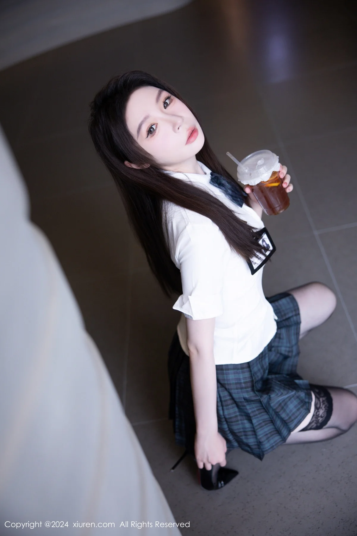 梦心玥性感JK制服配黑丝袜露白色内衣秀高挑身材绝美写真 第 20 张