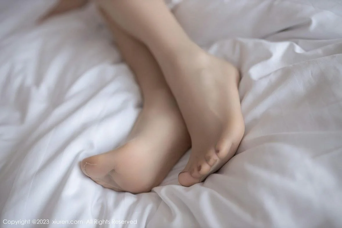 安然anran同学的妈妈角色灰色连衣短裙配超薄肉丝绝美写真 第 53 张