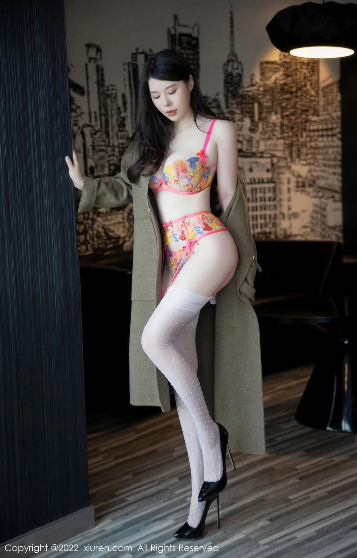 白茹雪脱外套露性感轻透蕾丝内衣配白丝吊袜撩人绝美写真 第 16 张