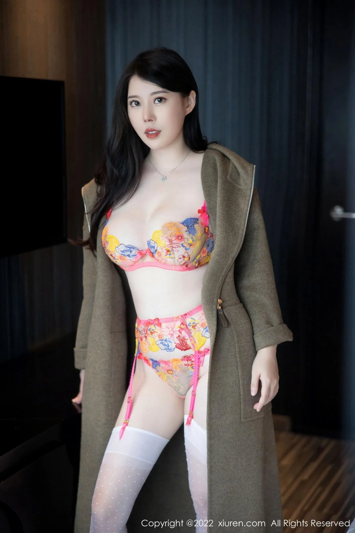白茹雪脱外套露性感轻透蕾丝内衣配白丝吊袜撩人绝美写真 第 36 张