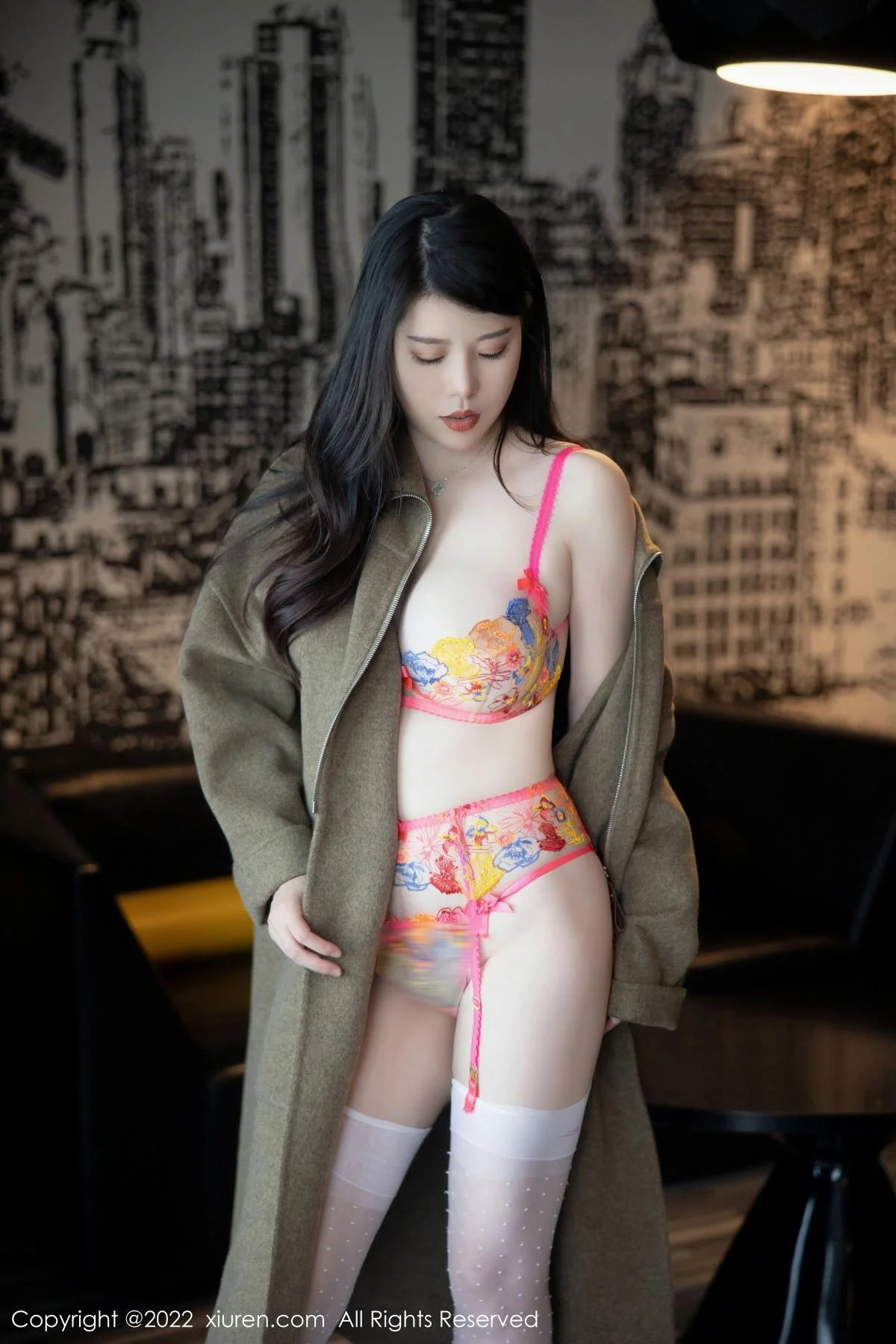 白茹雪脱外套露性感轻透蕾丝内衣配白丝吊袜撩人绝美写真 第 8 张