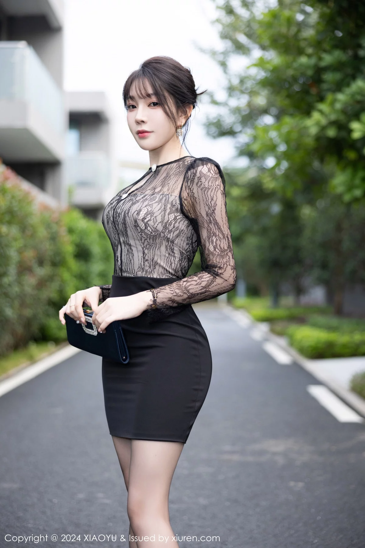 徐莉芝Booty黑色轻透连衣裙露蓝色内衣秀曼妙身姿绝美写真 第 4 张