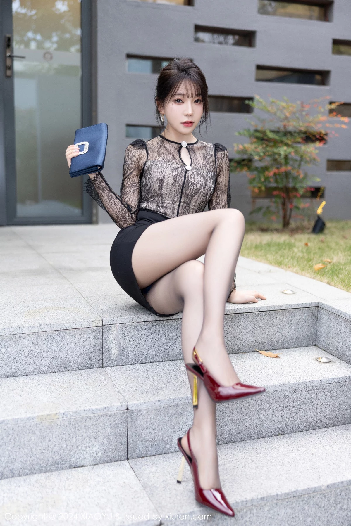 徐莉芝Booty黑色轻透连衣裙露蓝色内衣秀曼妙身姿绝美写真 第 44 张