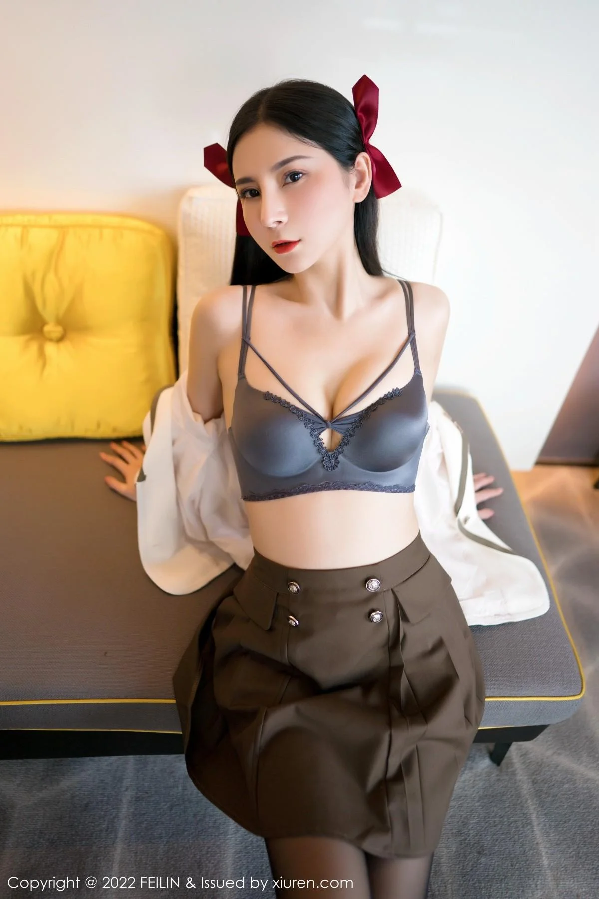 小蛮妖Yummy白色上衣配咖啡短裙半脱露性感内衣绝美写真 第 57 张