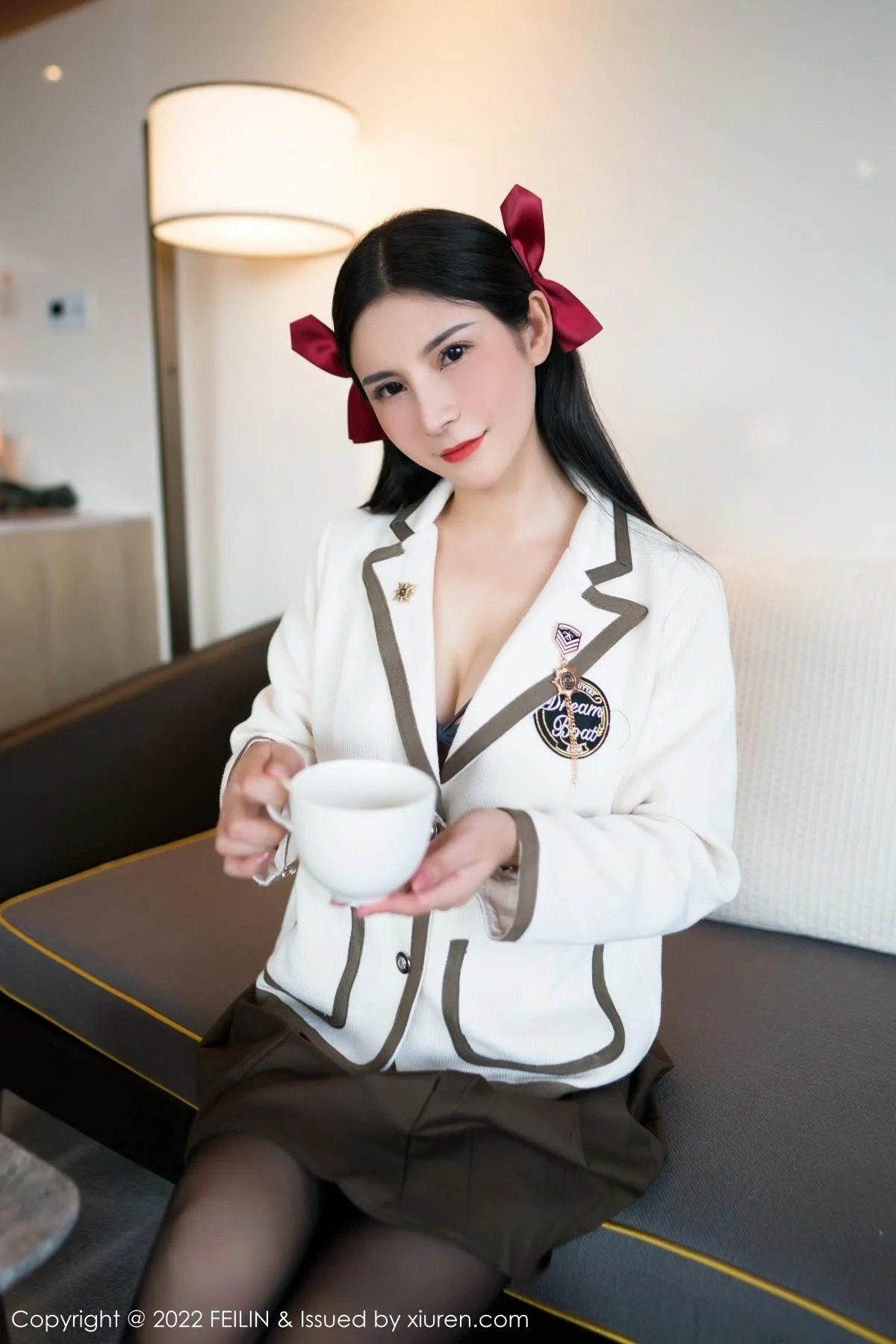 小蛮妖Yummy白色上衣配咖啡短裙半脱露性感内衣绝美写真 第 79 张