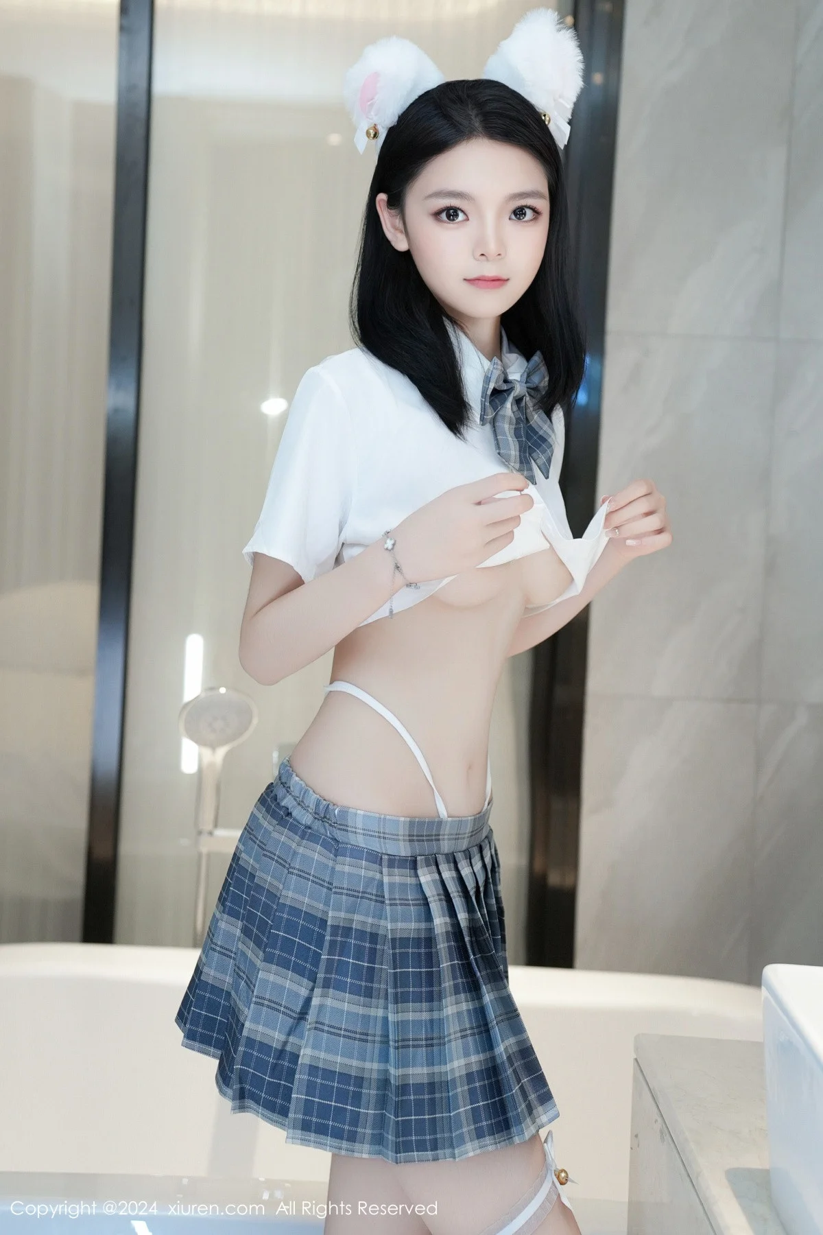 唐心心私房浴室性感白T配短裙露白丝袜秀翘臀美腿绝美写真 第 54 张