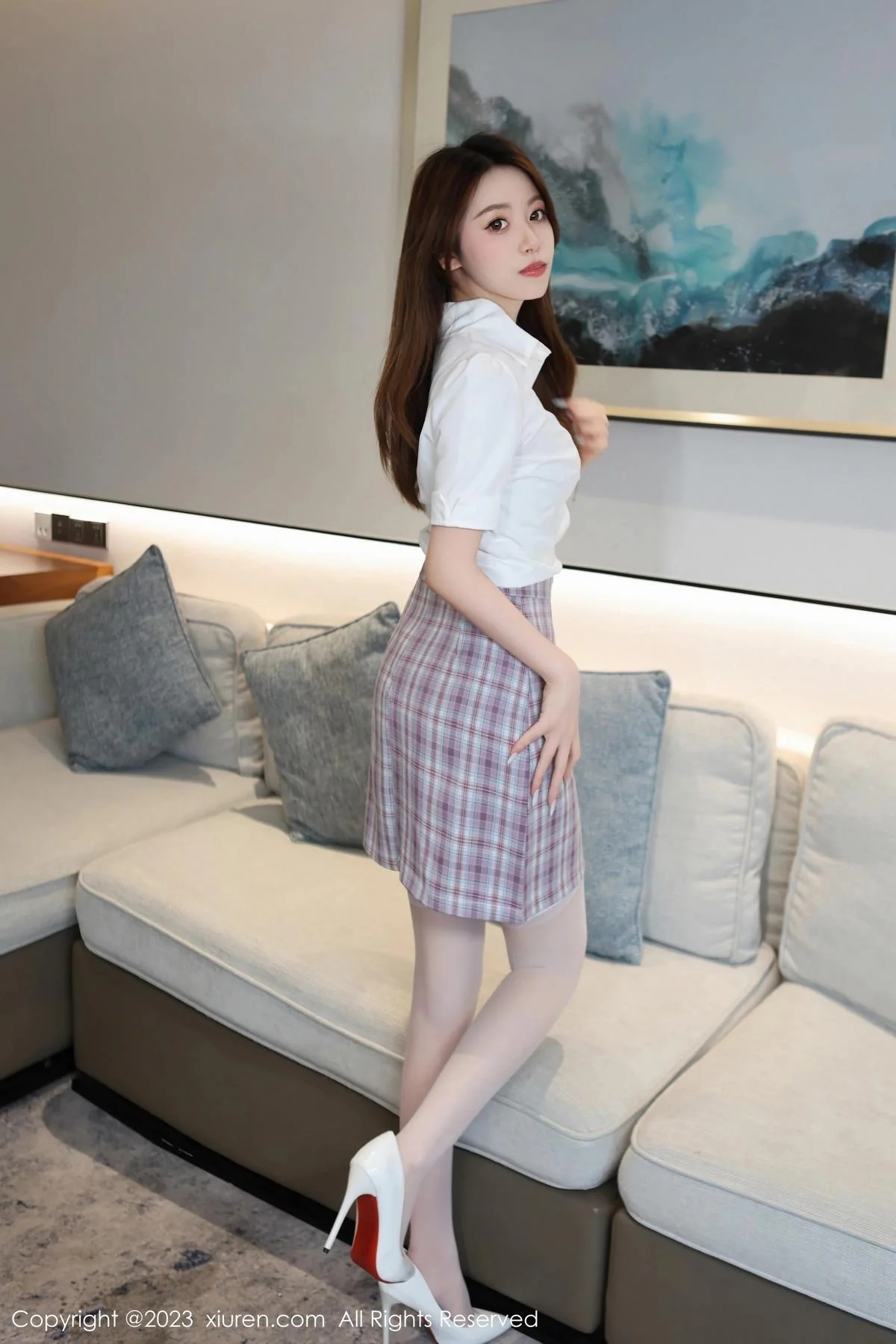 小嘉敏性感白T配短裙露淡紫色蕾丝内衣完美绝美写真 第 16 张