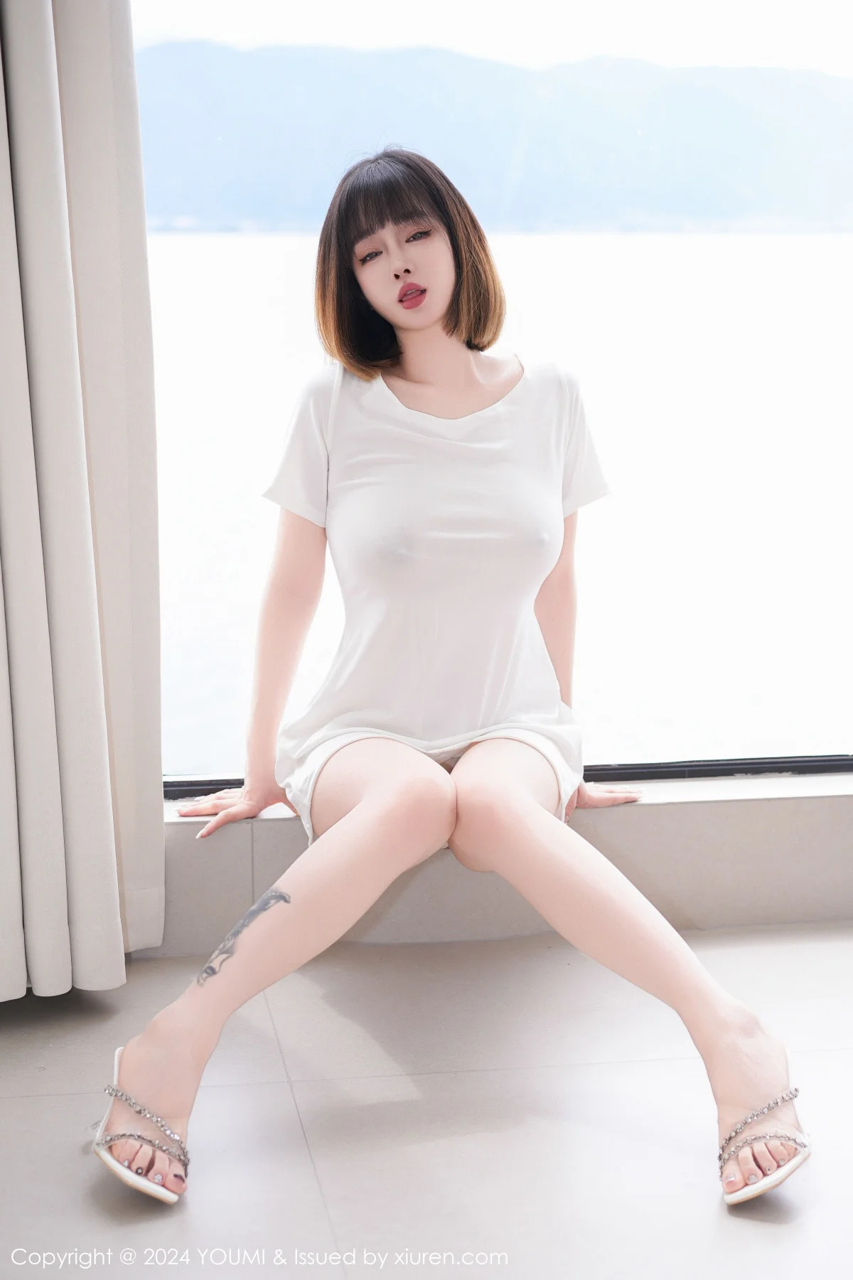 王雨纯大理旅拍性感白色露背服饰半撩秀曼妙身姿惹火写真 第 19 张