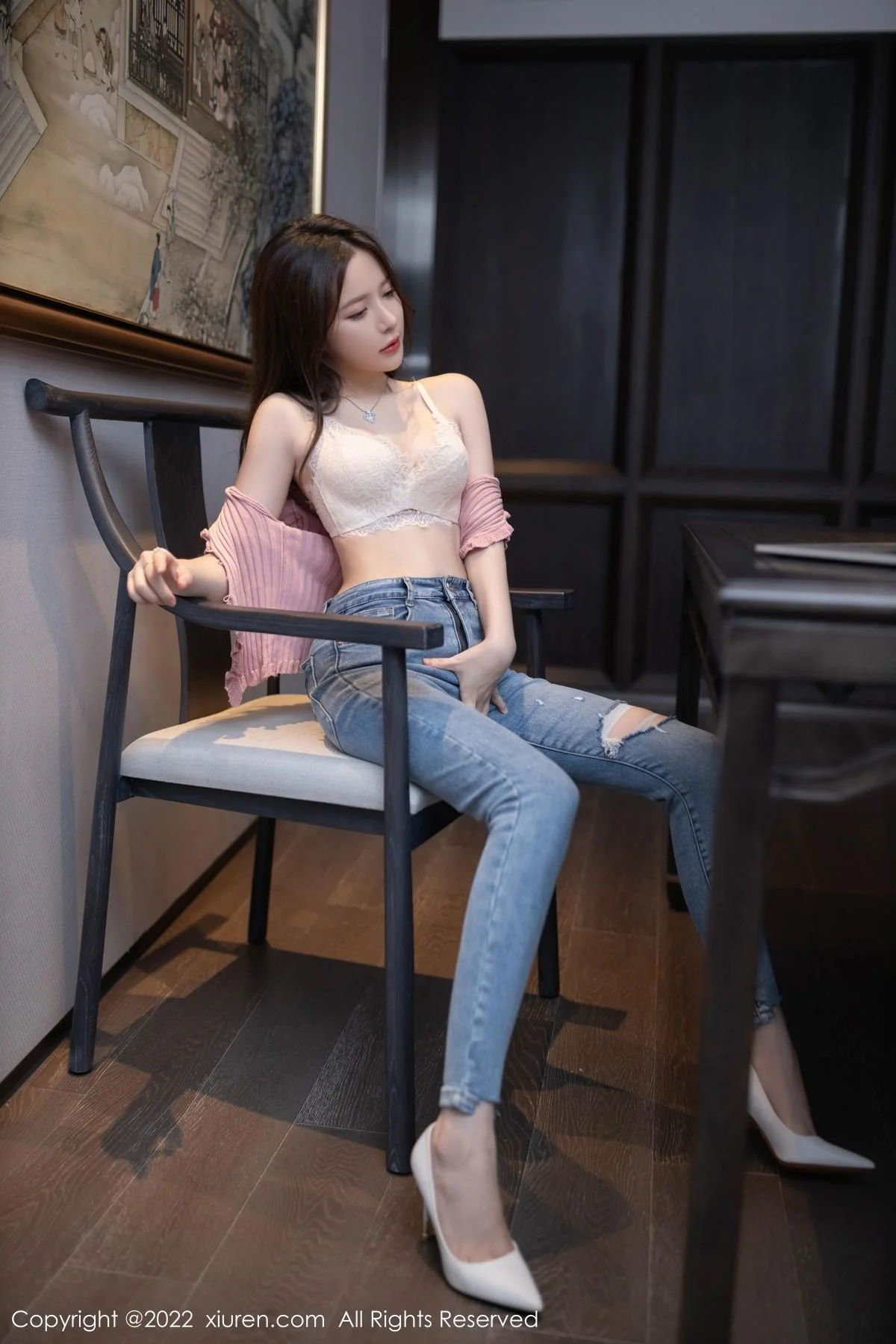 鱼子酱Fish云南旅拍粉色上衣配牛仔裤秀完美身材绝美写真 第 6 张