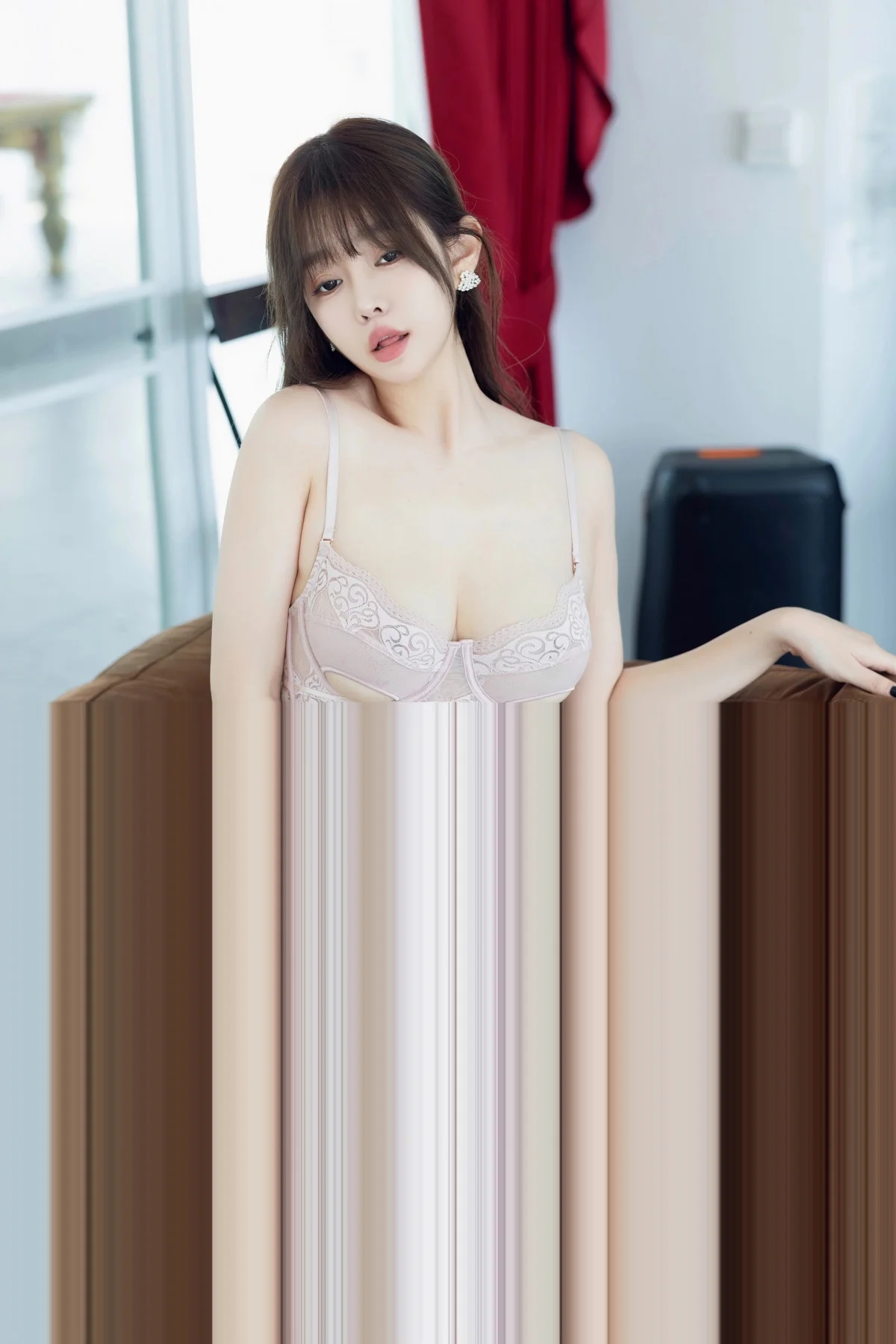 王雨纯性感粉色蕾丝内衣配开档肉丝秀曼妙身材迷人绝美写真 第 118 张