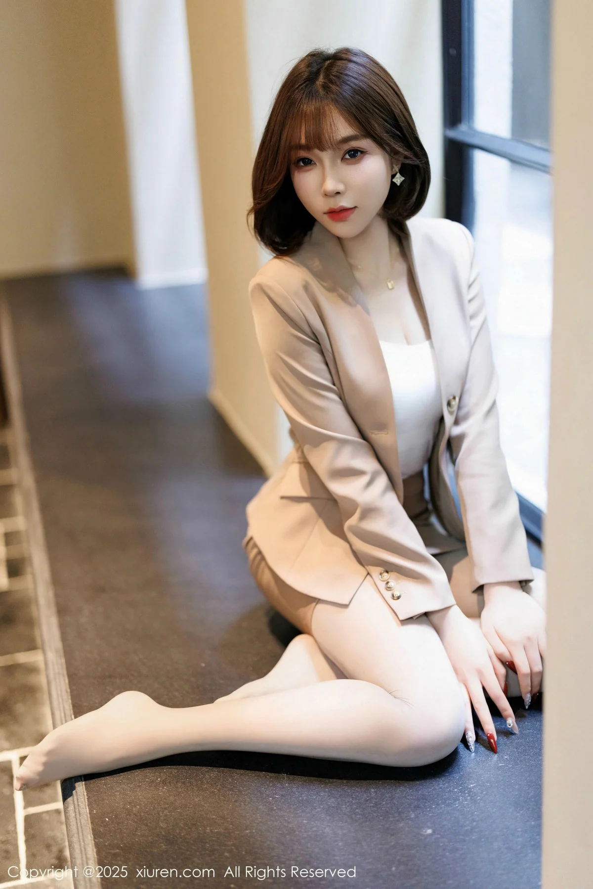 徐莉芝Booty多套性感服饰穿搭配原色丝袜秀曼妙身姿绝美写真 第 18 张