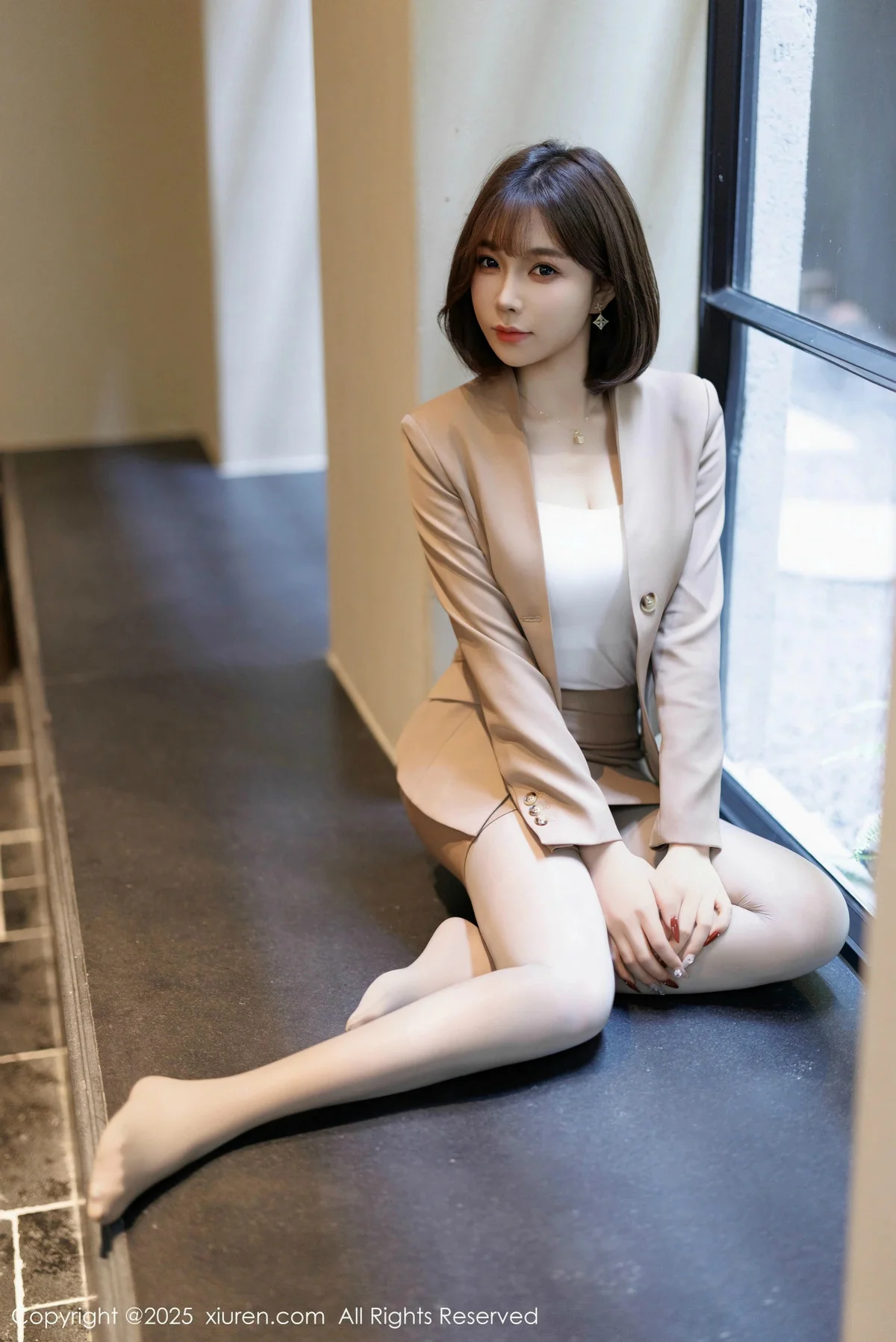 徐莉芝Booty多套性感服饰穿搭配原色丝袜秀曼妙身姿绝美写真 第 24 张