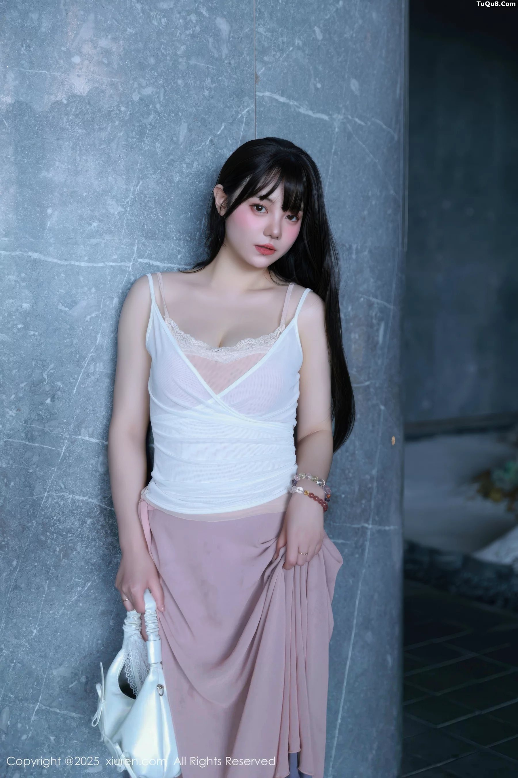 软情性感低胸紫色长裙露粉色内衣秀曼妙身姿迷人绝美写真 第 12 张