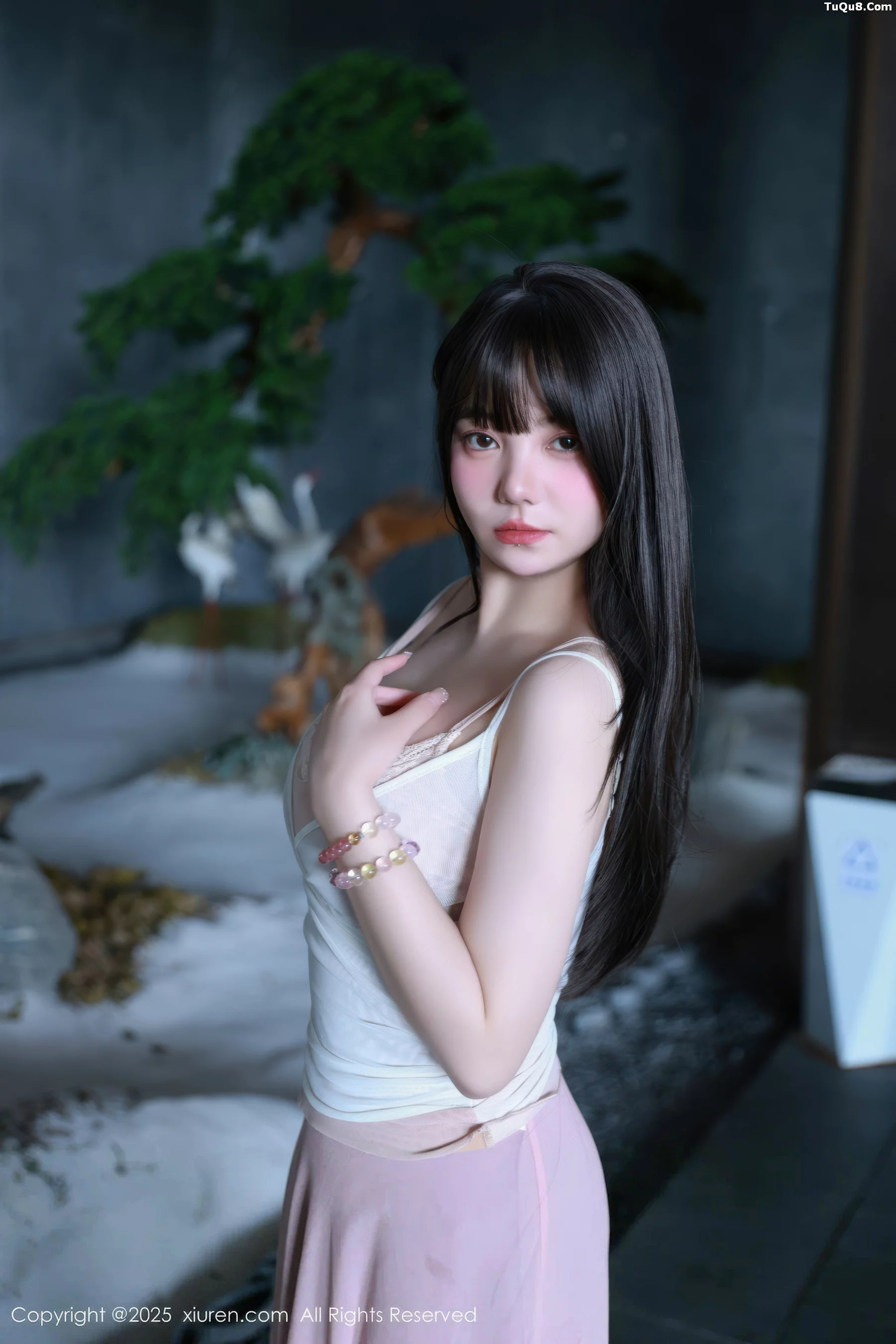 软情性感低胸紫色长裙露粉色内衣秀曼妙身姿迷人绝美写真 第 4 张