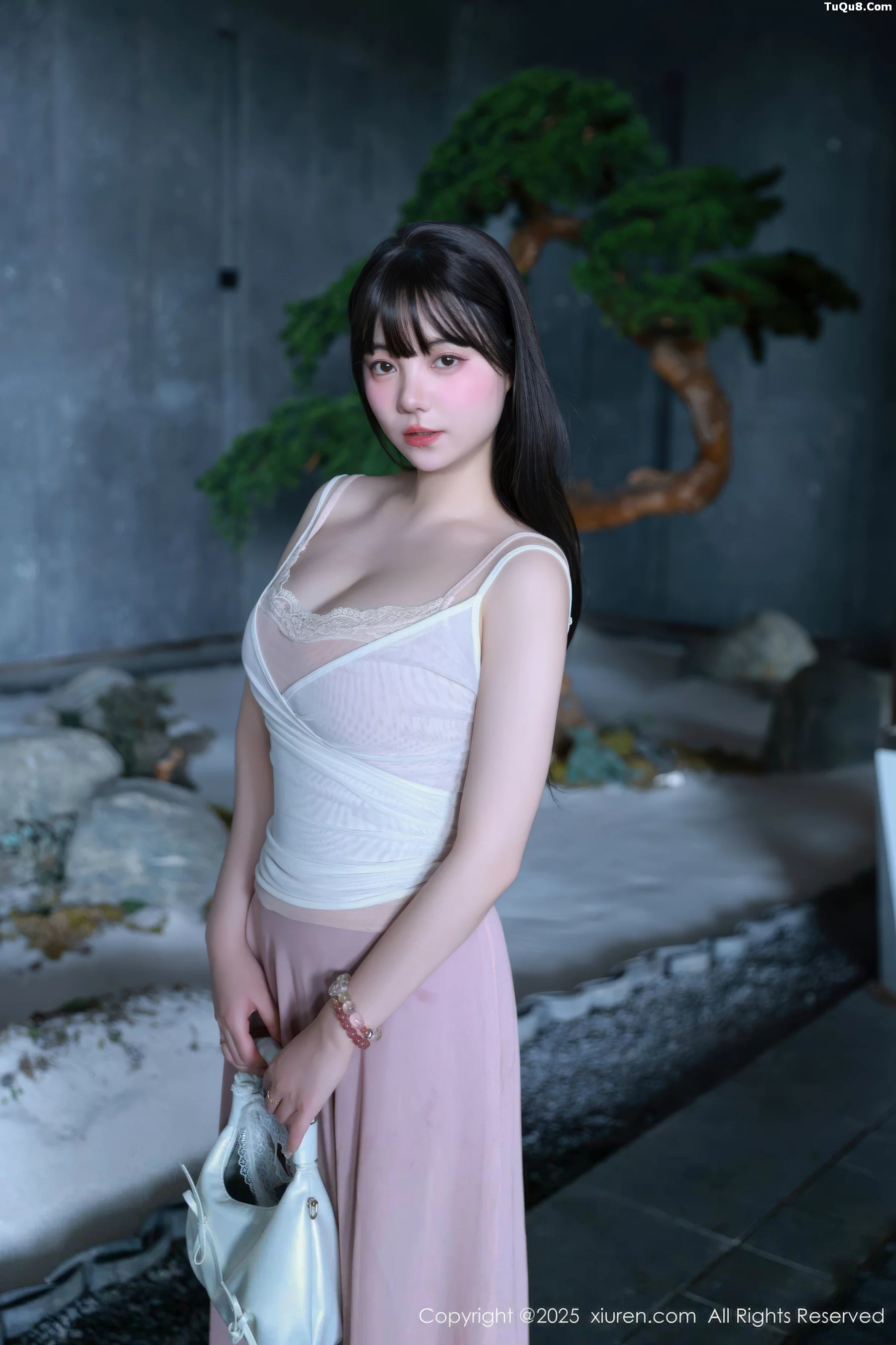 软情性感低胸紫色长裙露粉色内衣秀曼妙身姿迷人绝美写真 第 8 张