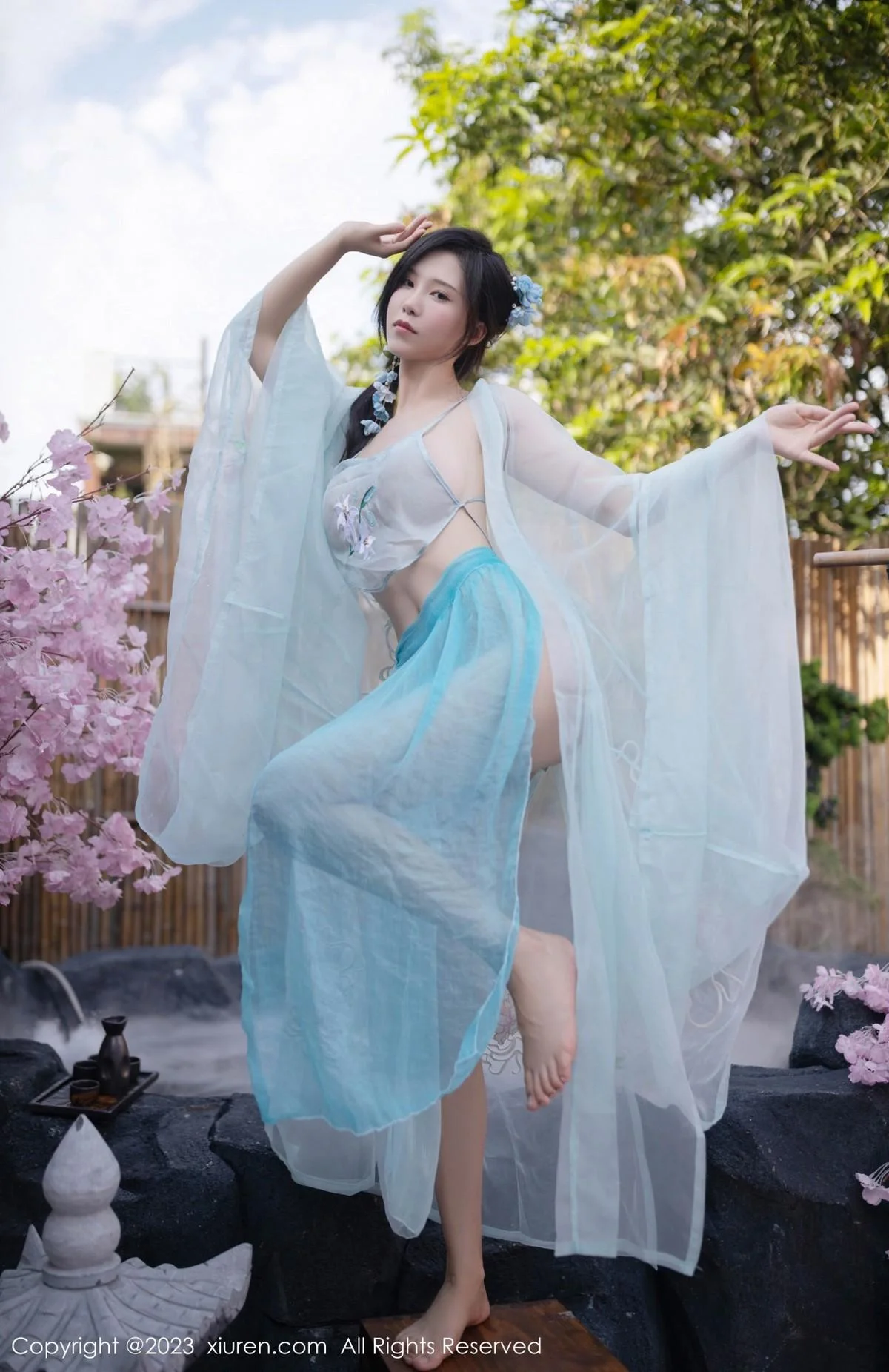 利世户外温泉性感浅蓝色古装服饰秀曼妙身姿惹火绝美写真 第 10 张