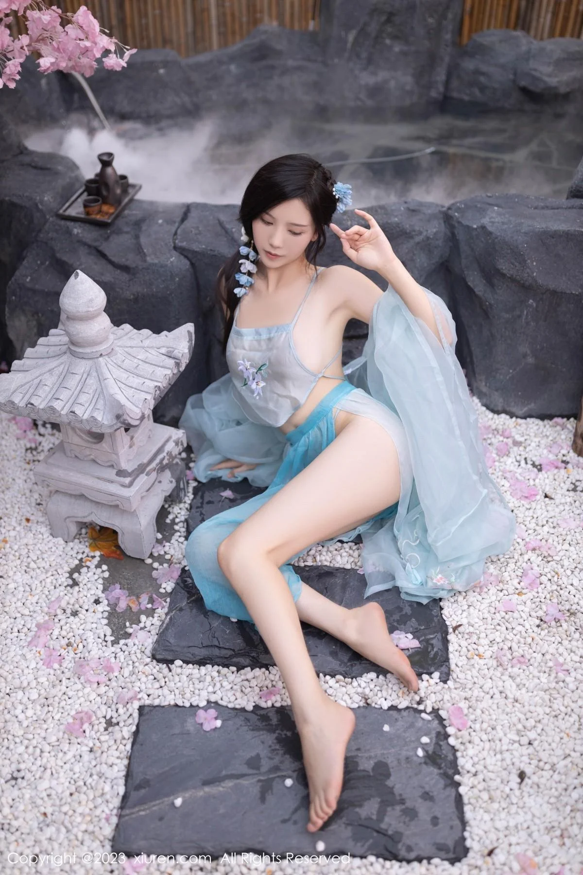 利世户外温泉性感浅蓝色古装服饰秀曼妙身姿惹火绝美写真 第 15 张