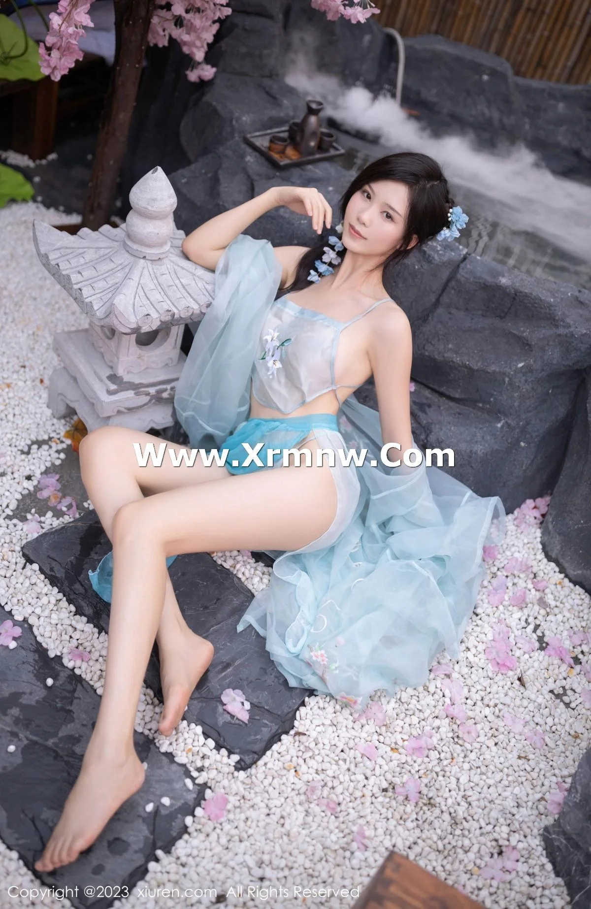 利世户外温泉性感浅蓝色古装服饰秀曼妙身姿惹火绝美写真 第 17 张