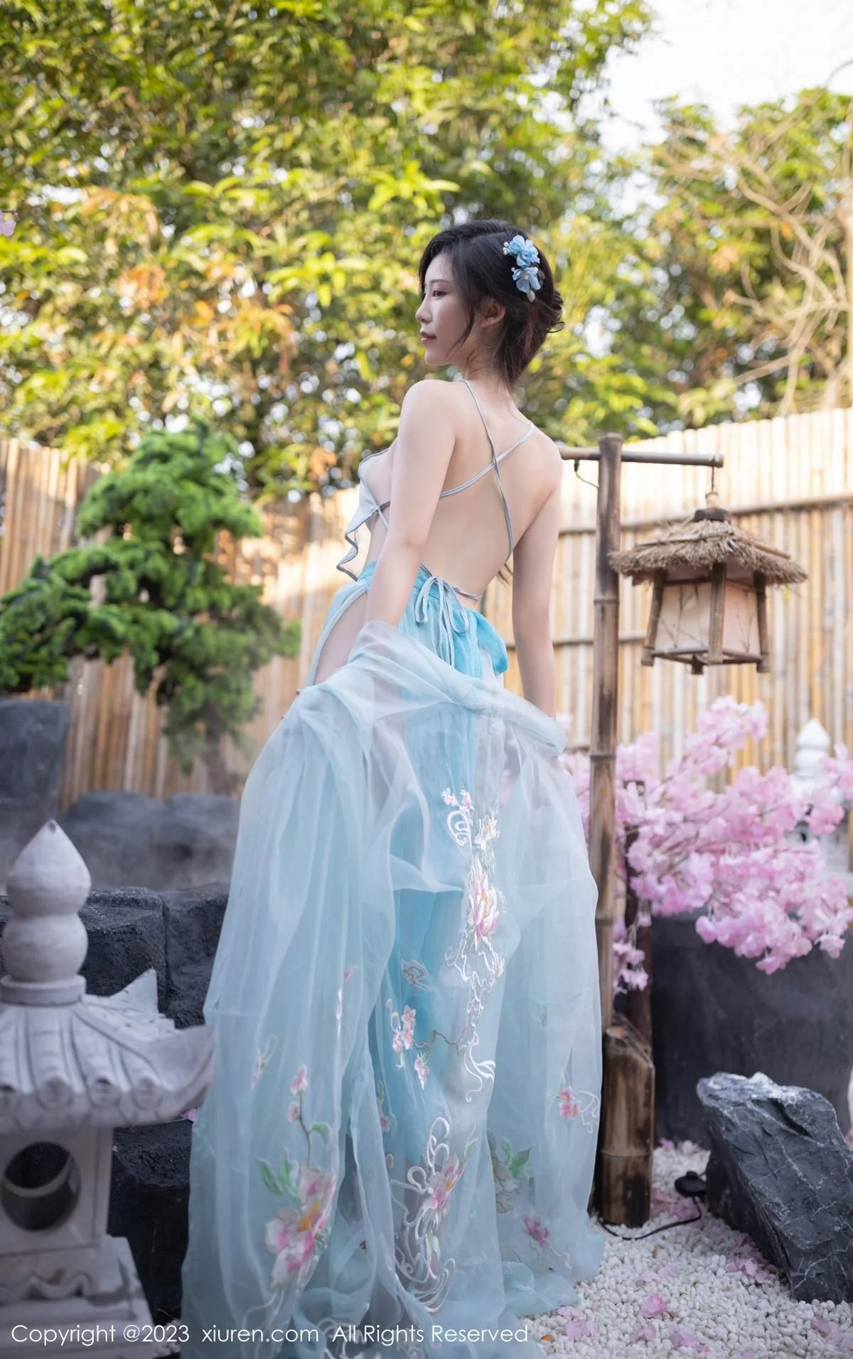 利世户外温泉性感浅蓝色古装服饰秀曼妙身姿惹火绝美写真 第 19 张