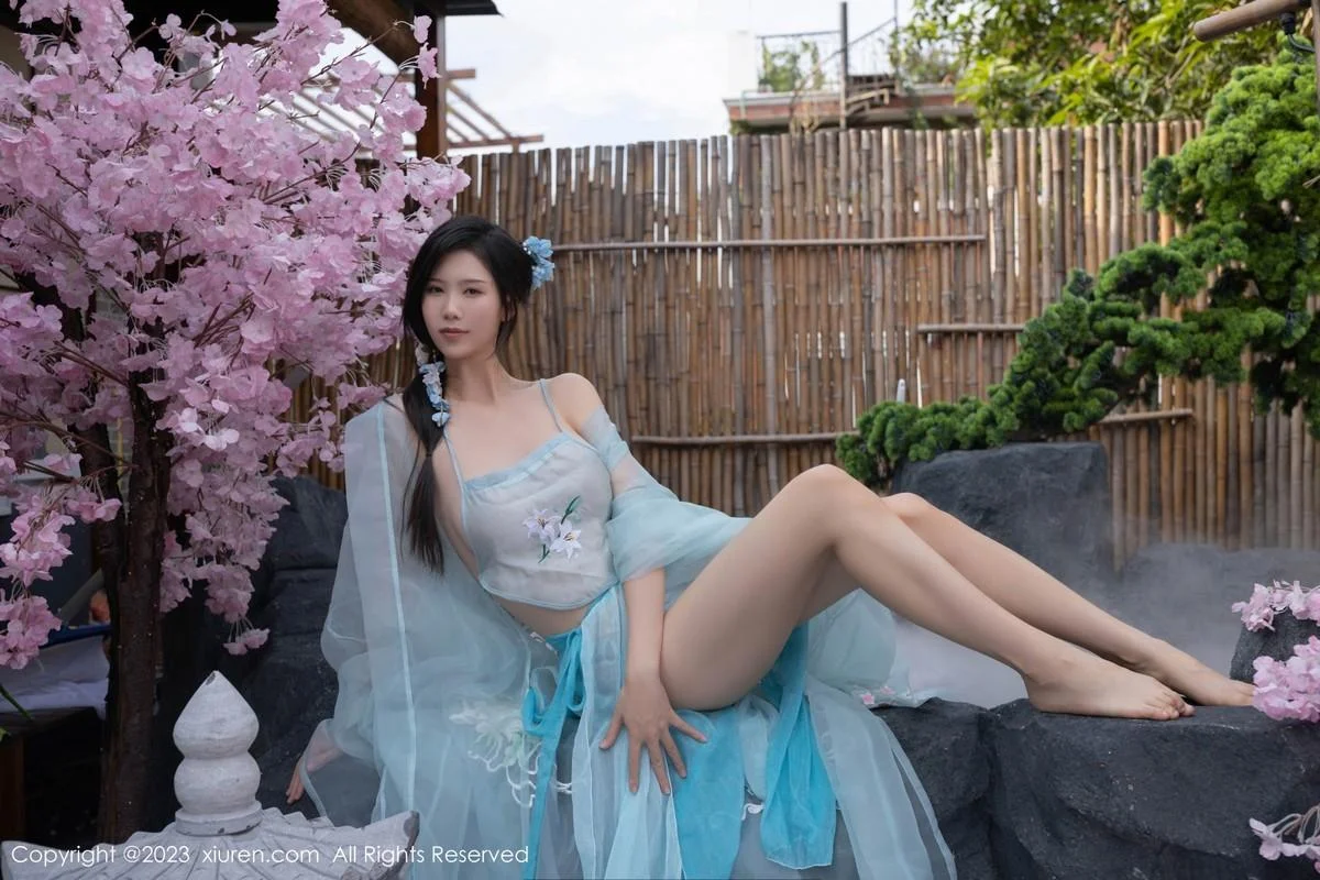 利世户外温泉性感浅蓝色古装服饰秀曼妙身姿惹火绝美写真 第 3 张