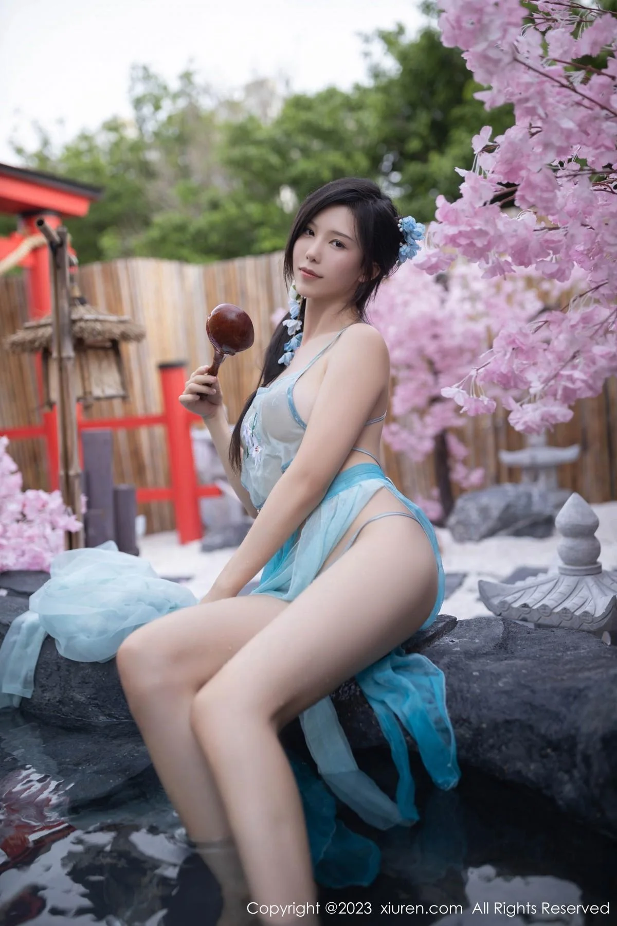 利世户外温泉性感浅蓝色古装服饰秀曼妙身姿惹火绝美写真 第 33 张