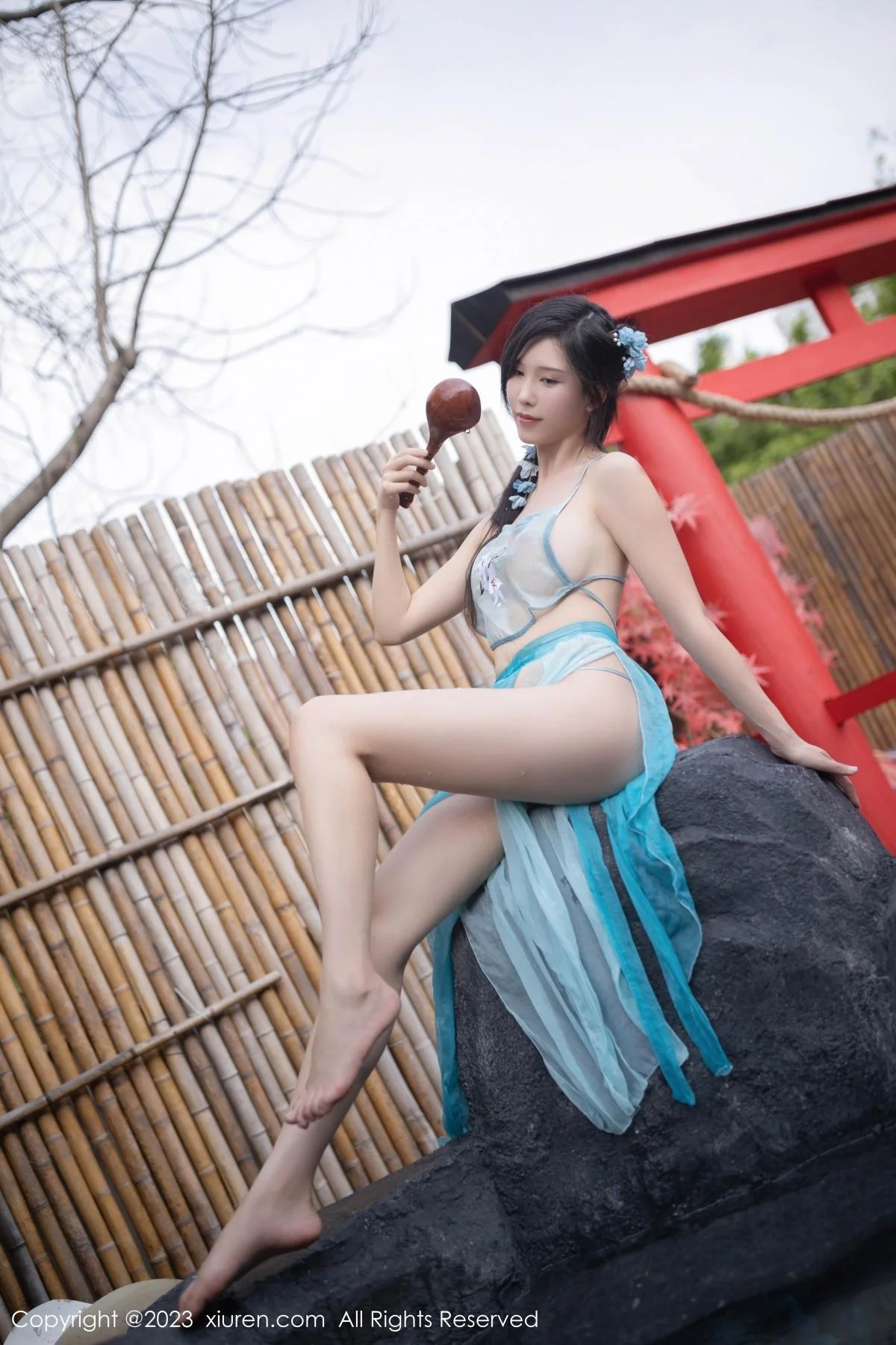 利世户外温泉性感浅蓝色古装服饰秀曼妙身姿惹火绝美写真 第 36 张