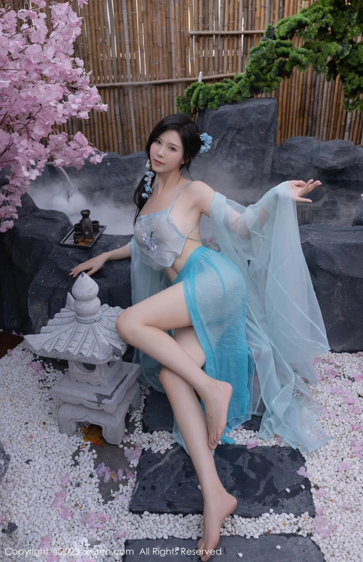 利世户外温泉性感浅蓝色古装服饰秀曼妙身姿惹火绝美写真 第 4 张