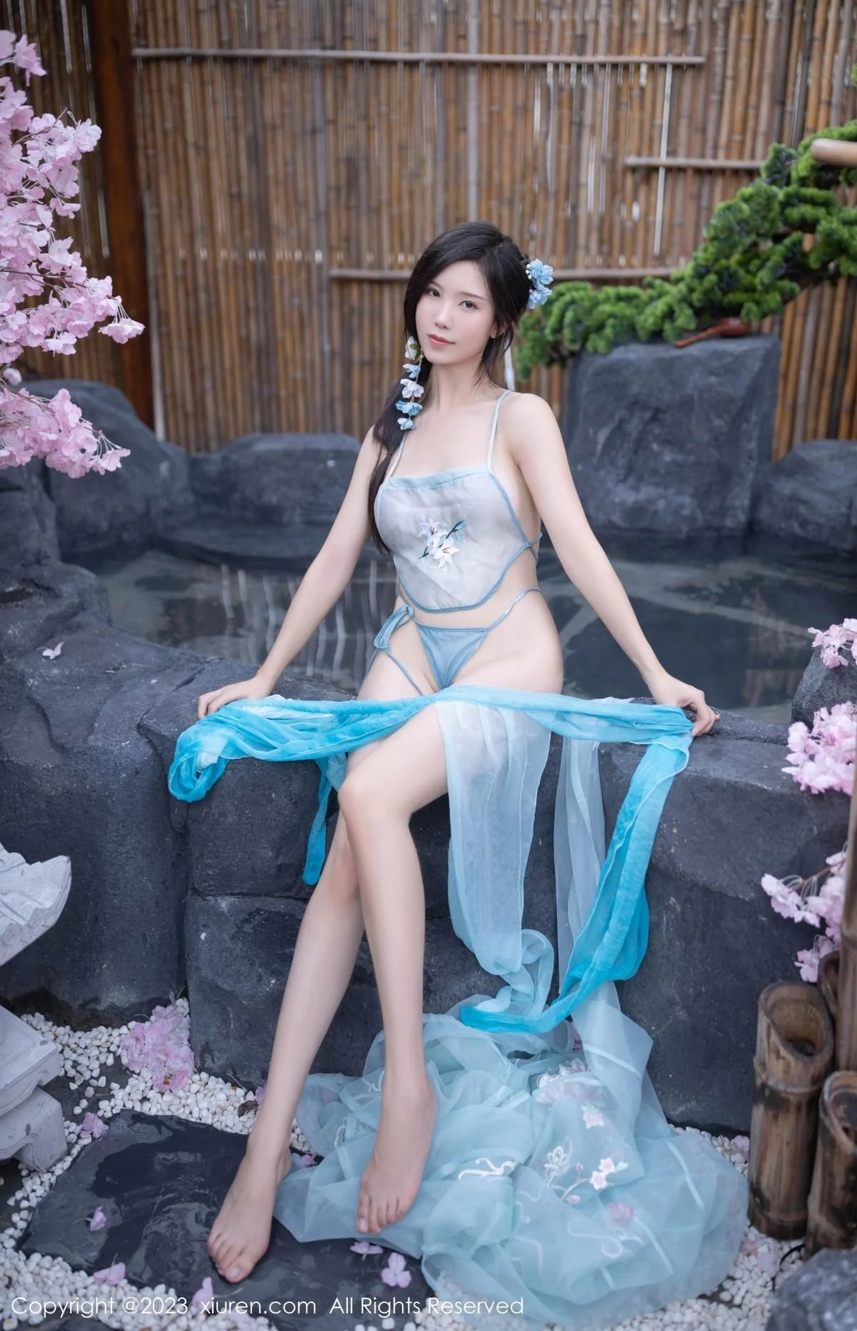 利世户外温泉性感浅蓝色古装服饰秀曼妙身姿惹火绝美写真 第 43 张