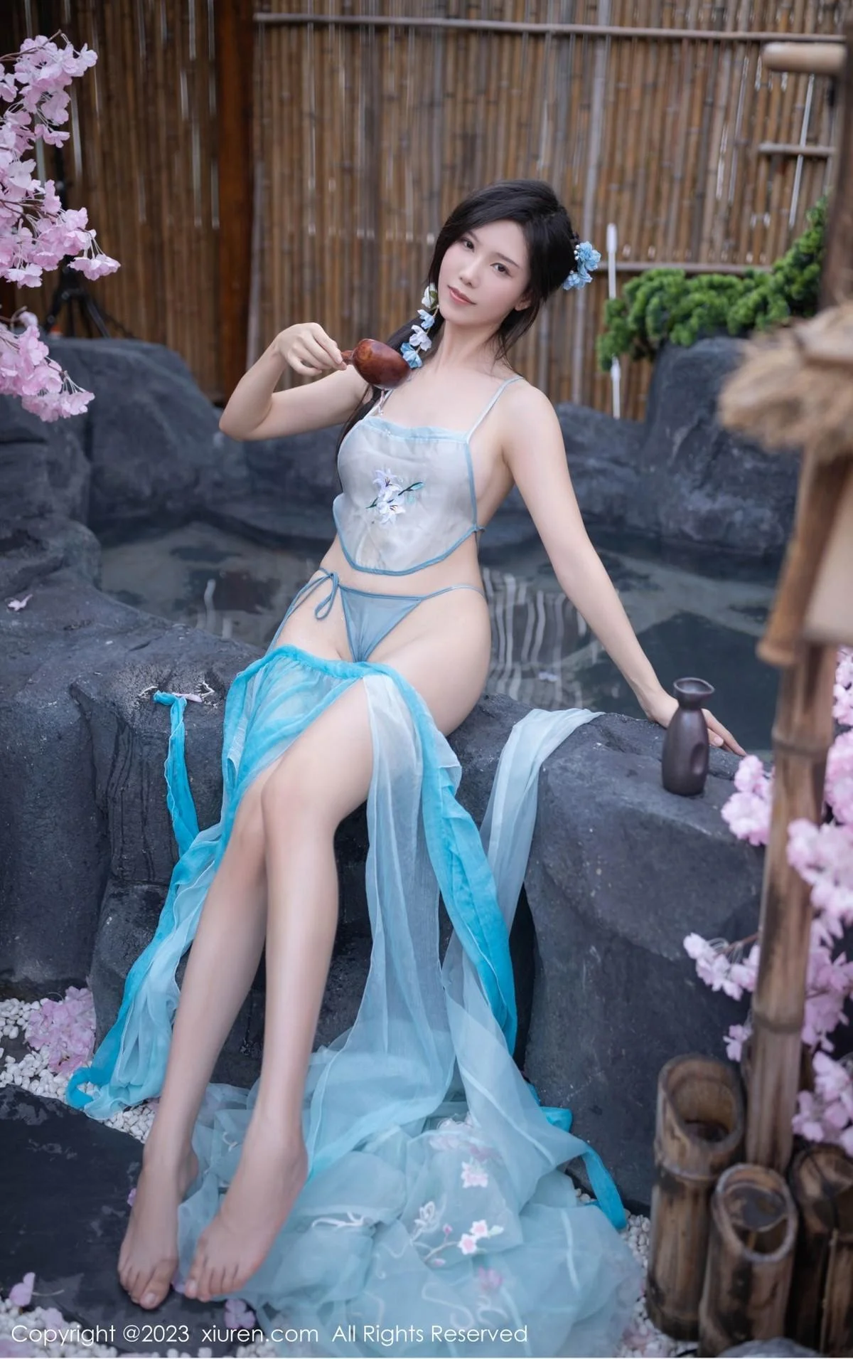 利世户外温泉性感浅蓝色古装服饰秀曼妙身姿惹火绝美写真 第 44 张
