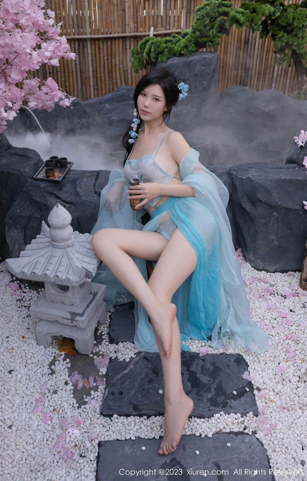 利世户外温泉性感浅蓝色古装服饰秀曼妙身姿惹火绝美写真 第 5 张