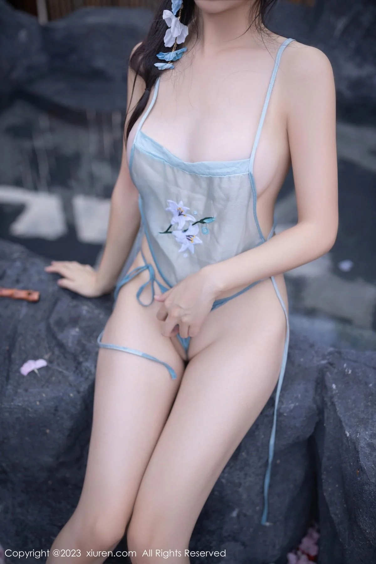 利世户外温泉性感浅蓝色古装服饰秀曼妙身姿惹火绝美写真 第 57 张