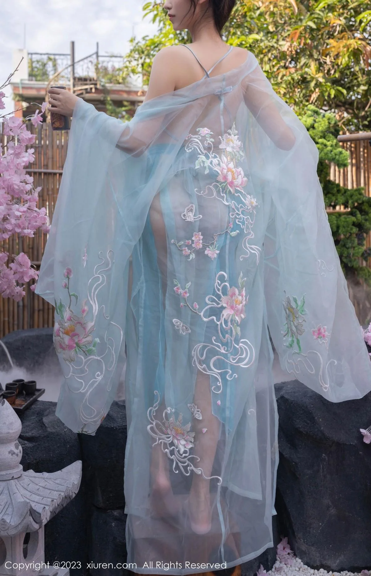利世户外温泉性感浅蓝色古装服饰秀曼妙身姿惹火绝美写真 第 6 张