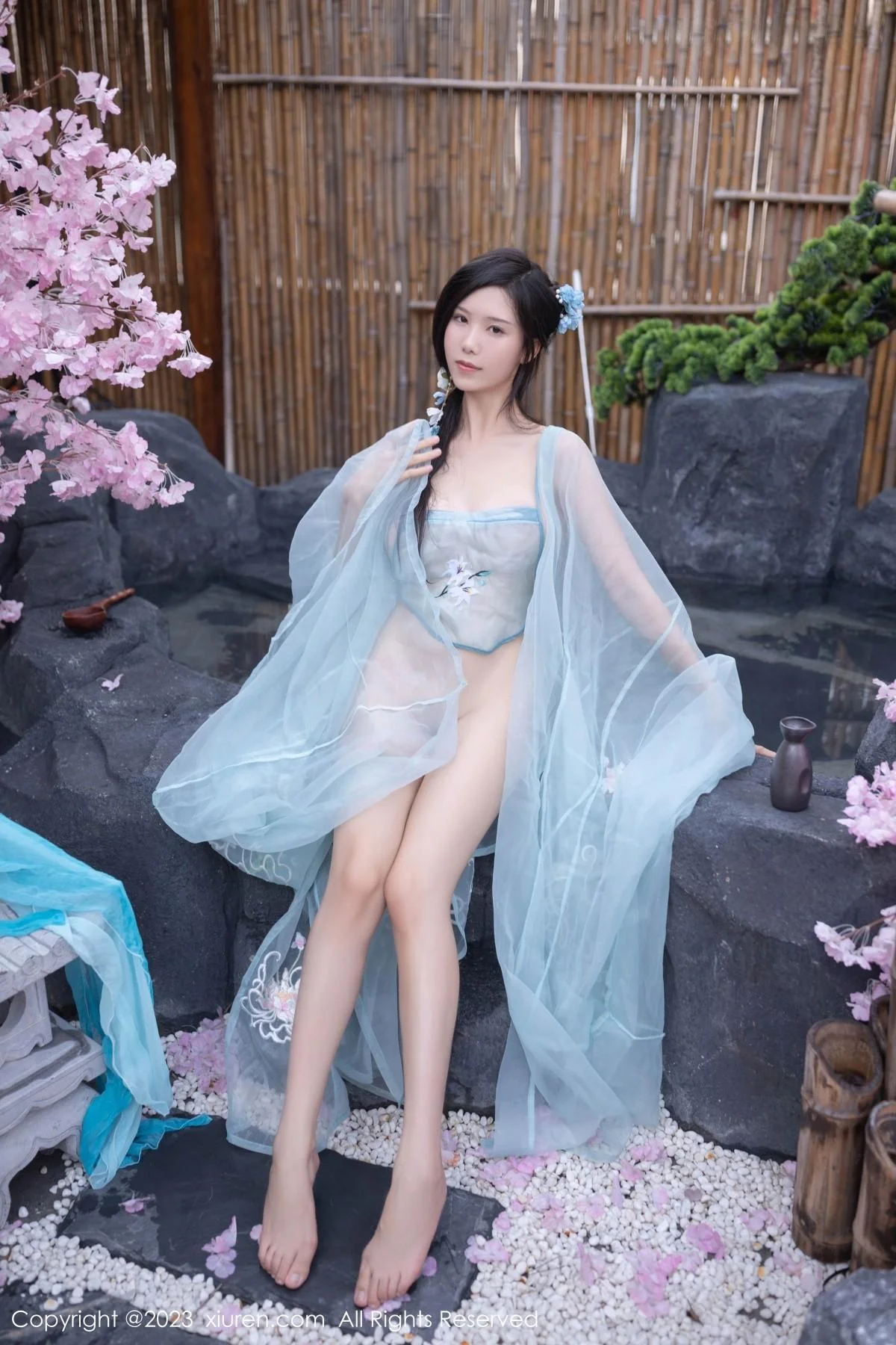 利世户外温泉性感浅蓝色古装服饰秀曼妙身姿惹火绝美写真 第 72 张