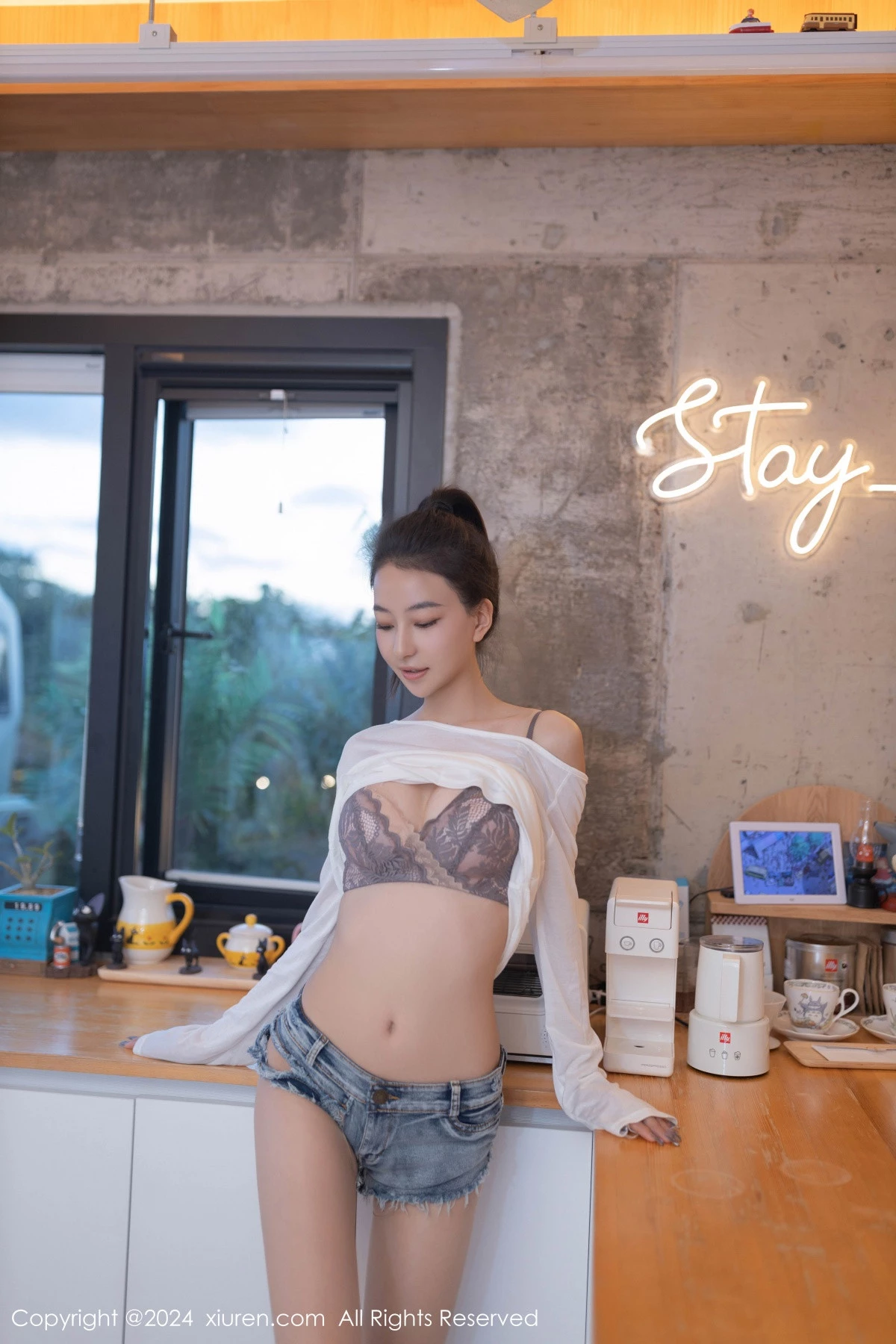熊小诺性感白T露蕾丝内衣配开档肉丝秀曼妙身姿绝美写真 第 19 张