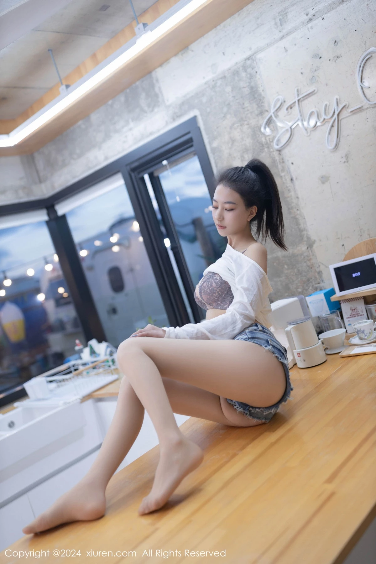 熊小诺性感白T露蕾丝内衣配开档肉丝秀曼妙身姿绝美写真 第 23 张