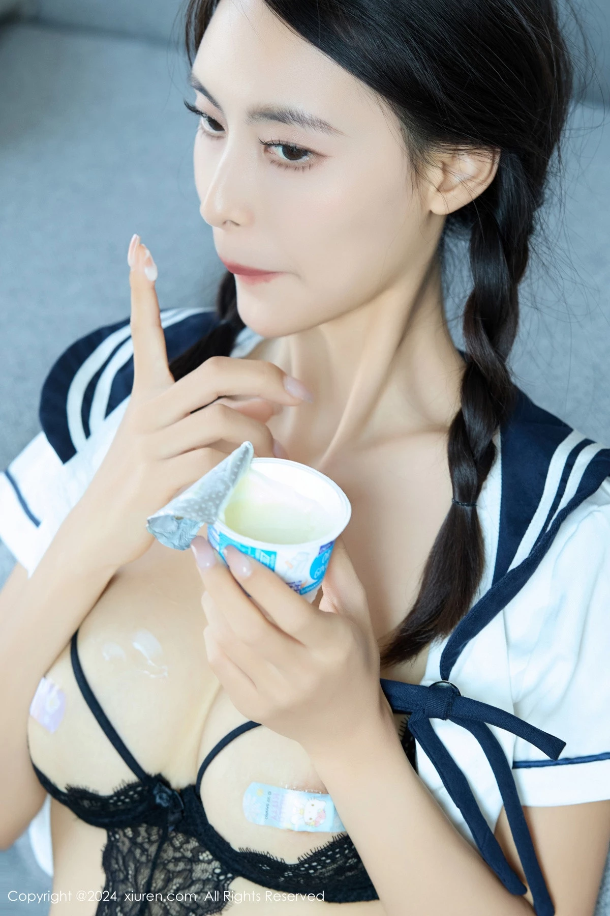 Lingyu69性感学生装露黑色蕾丝情趣内衣秀惹火身材绝美写真 第 36 张